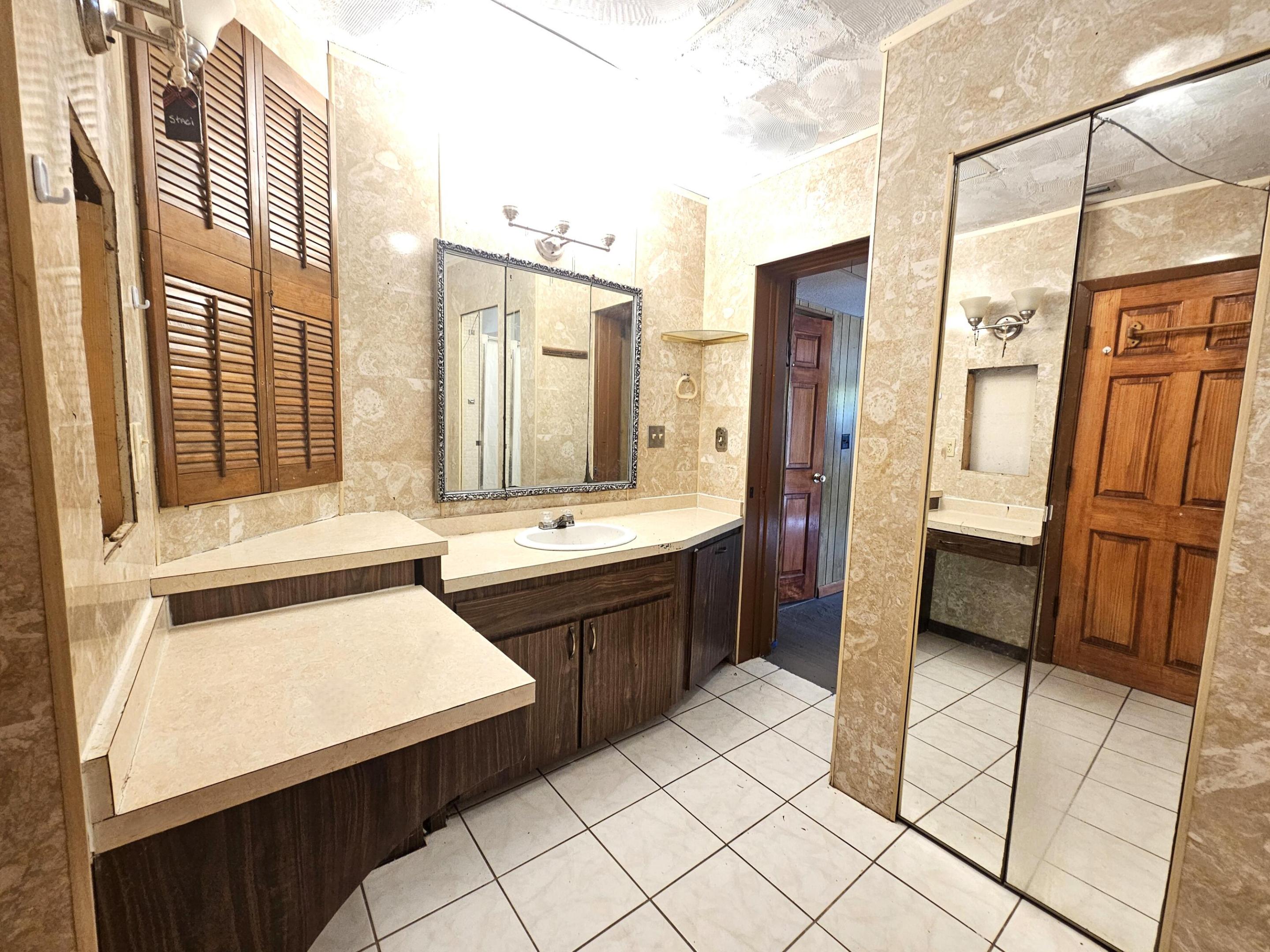 3817 NW 35th Avenue