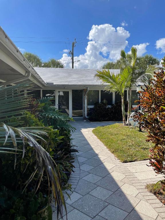 4105 NE 21st Avenue 1-5