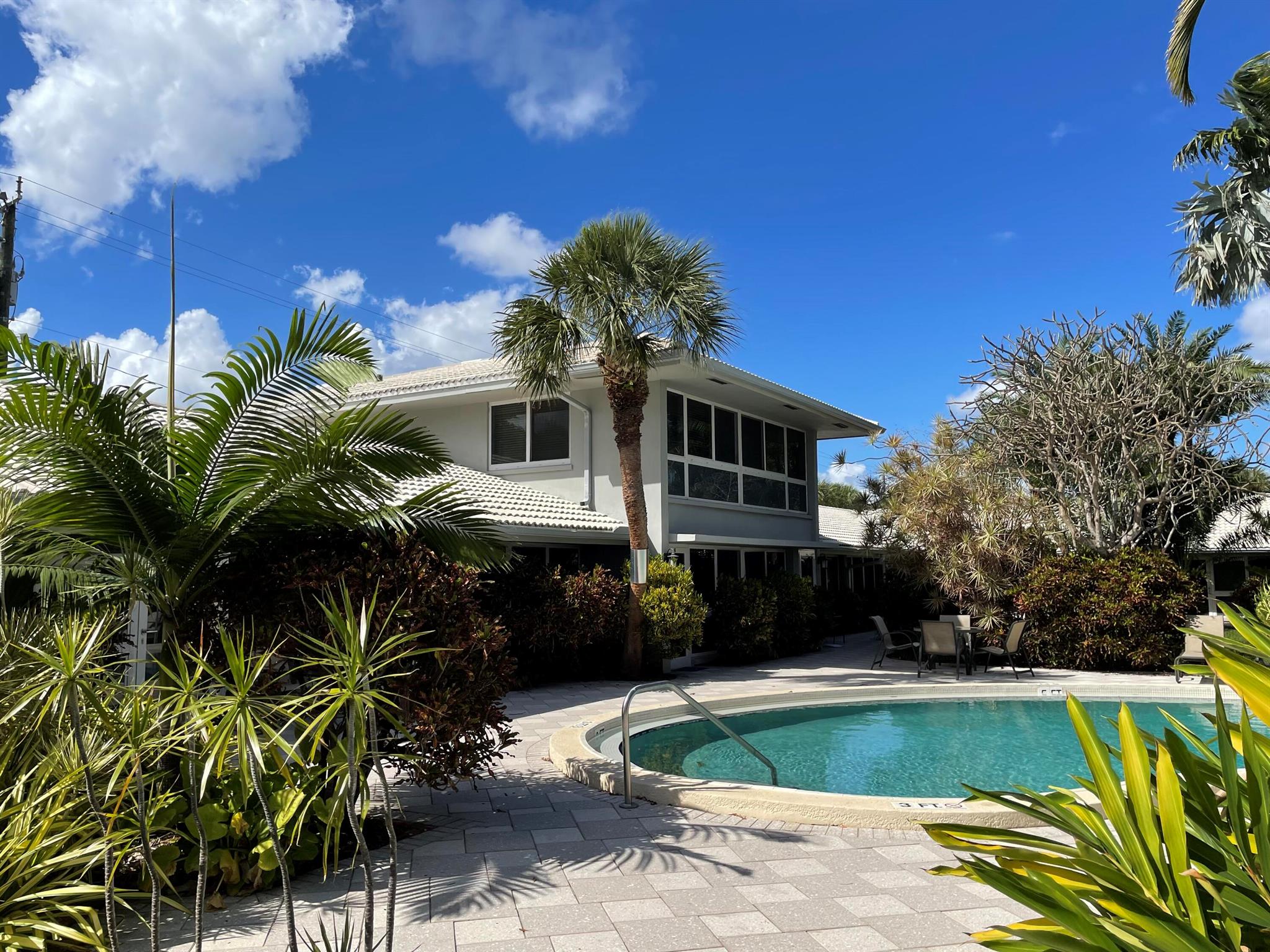 4009 NE 21 Avenue 1-13