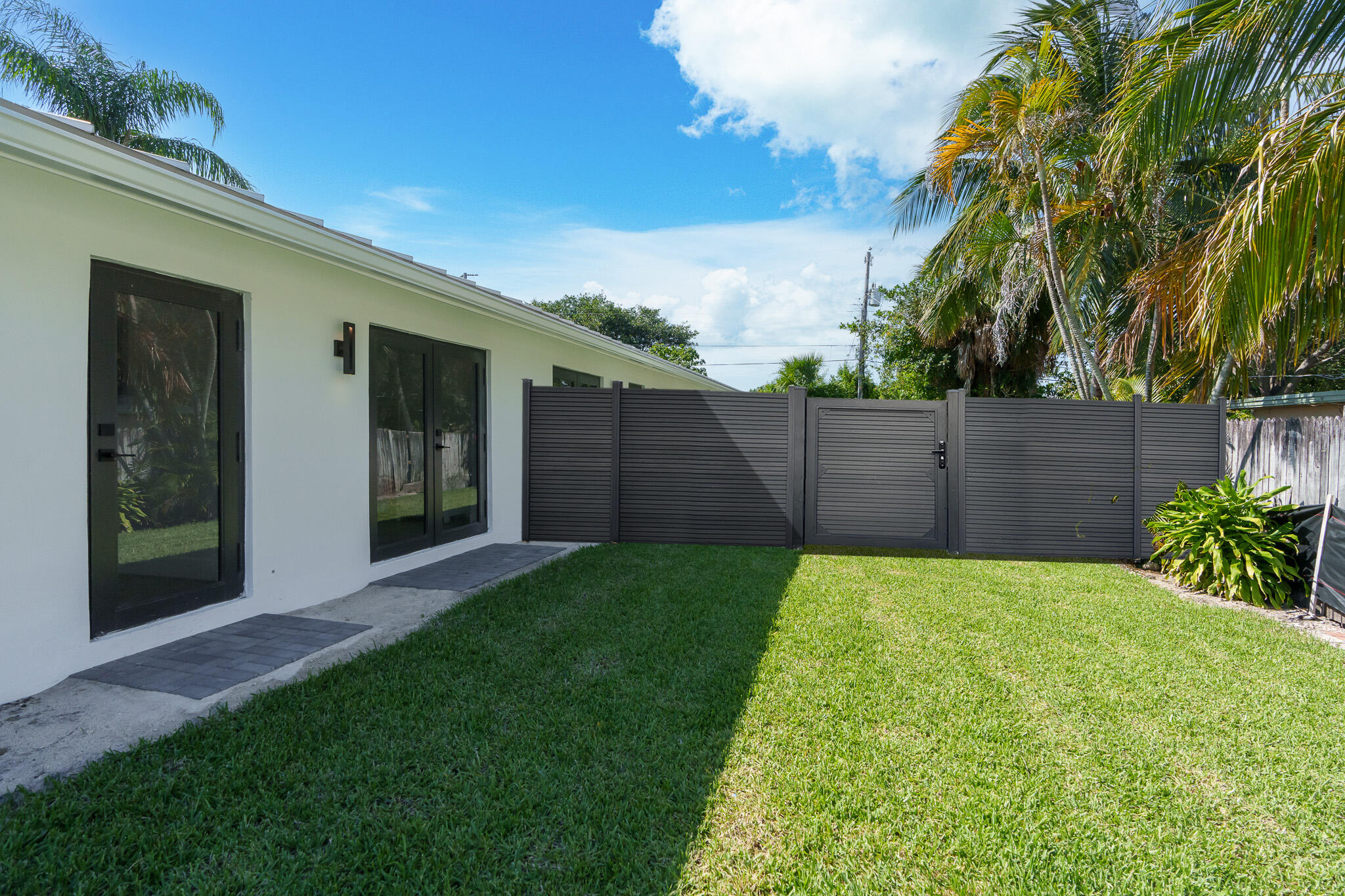 303/305 De Carie Street