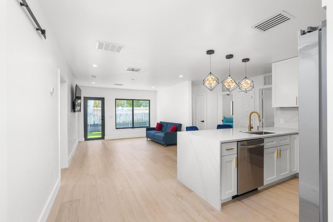 303/305 De Carie Street