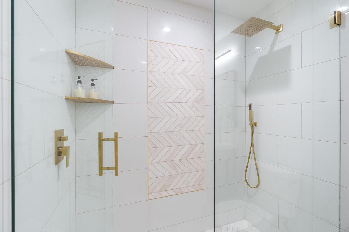 303/305 De Carie Street