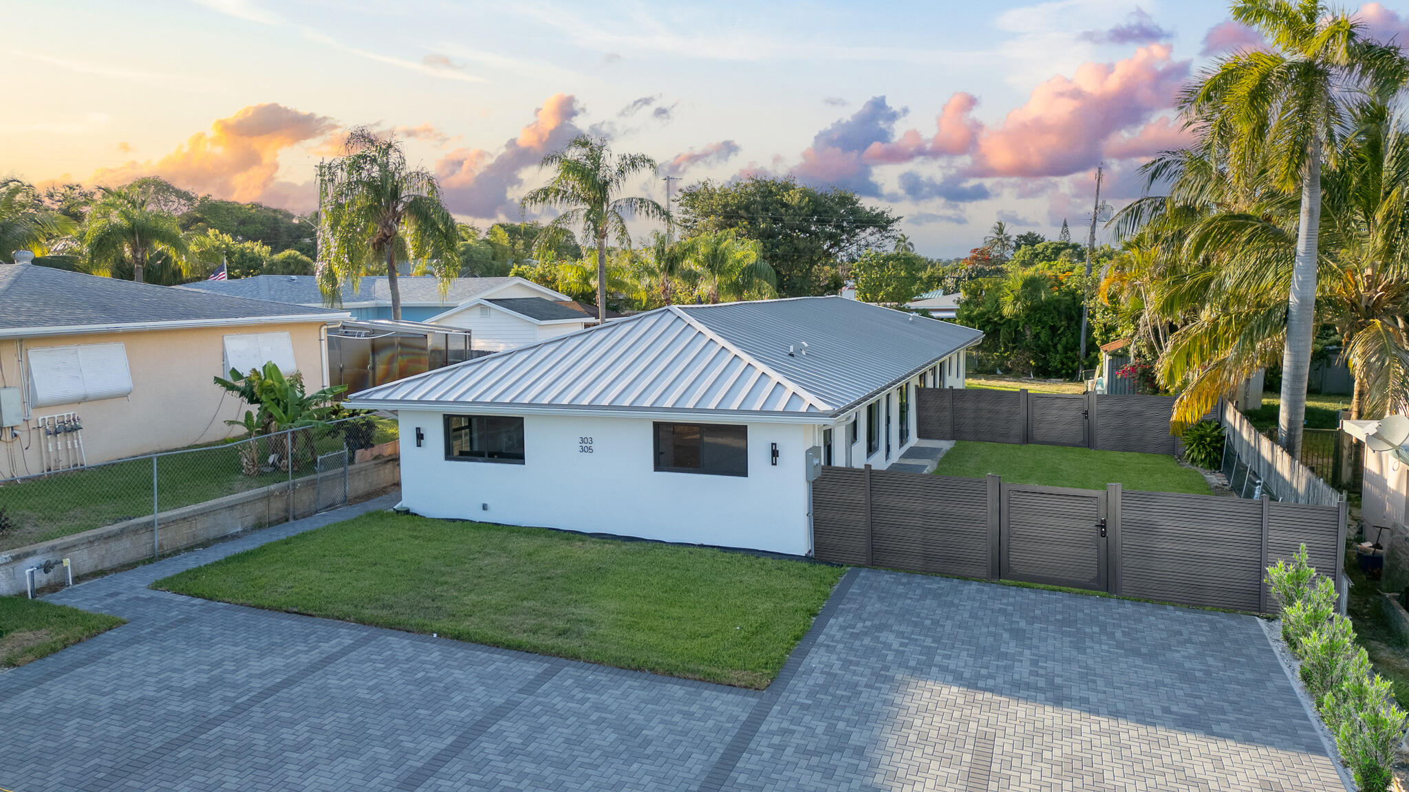 303/305 De Carie Street