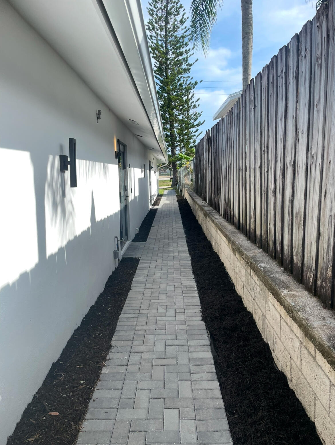 303/305 De Carie Street