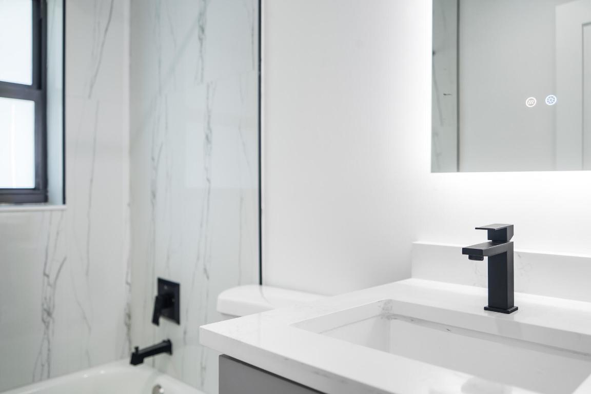 303/305 De Carie Street