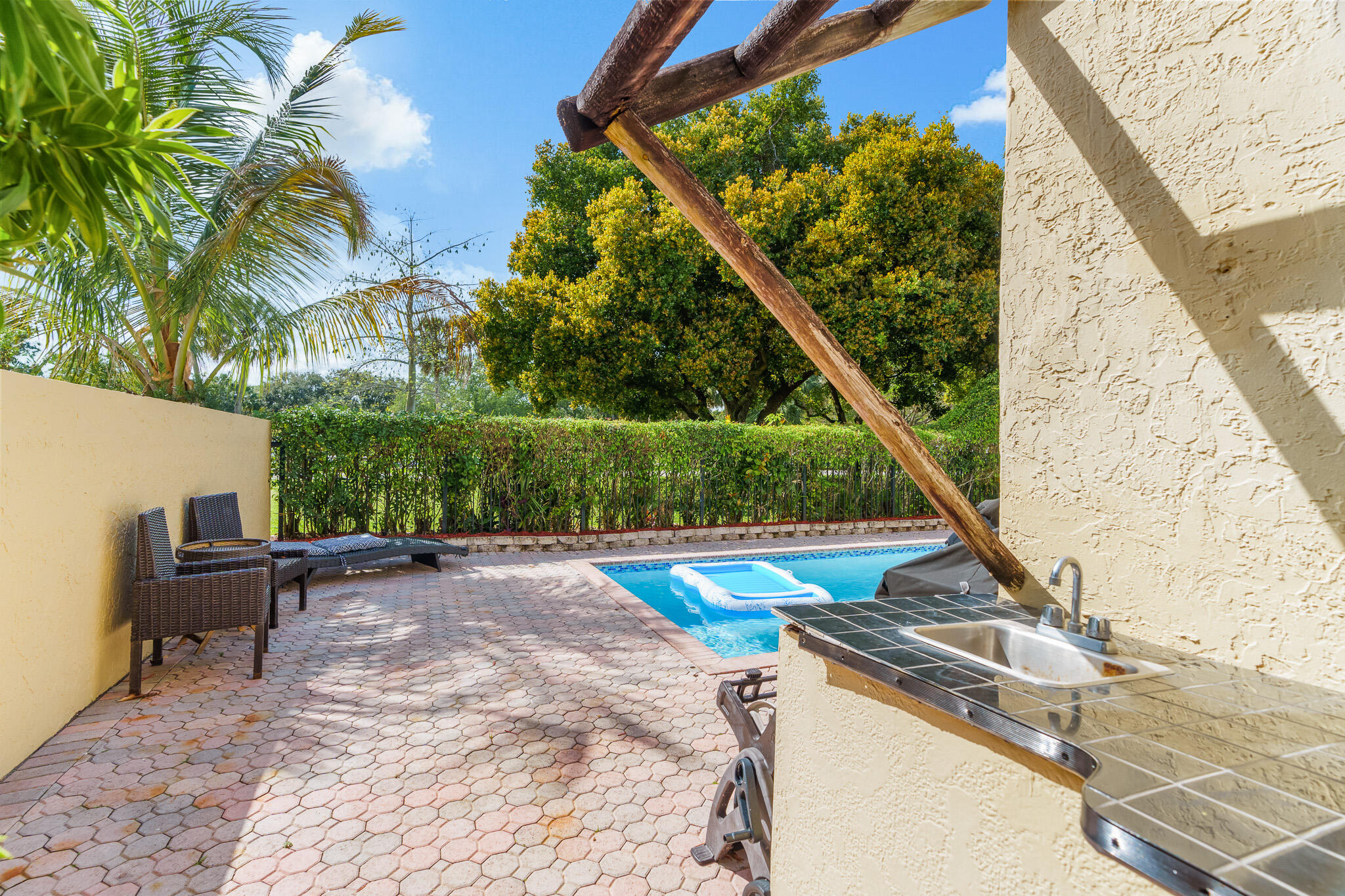 733 NW 40th Terrace