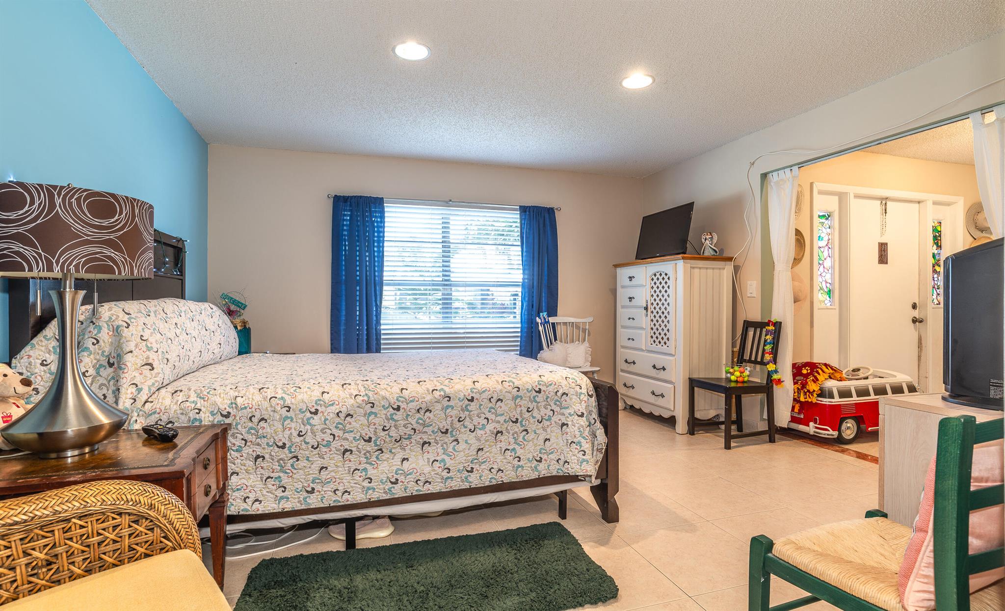7076 Pine Manor Drive