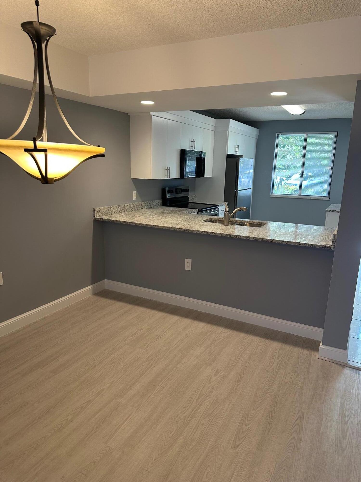 2741 Village 105 Boulevard 105