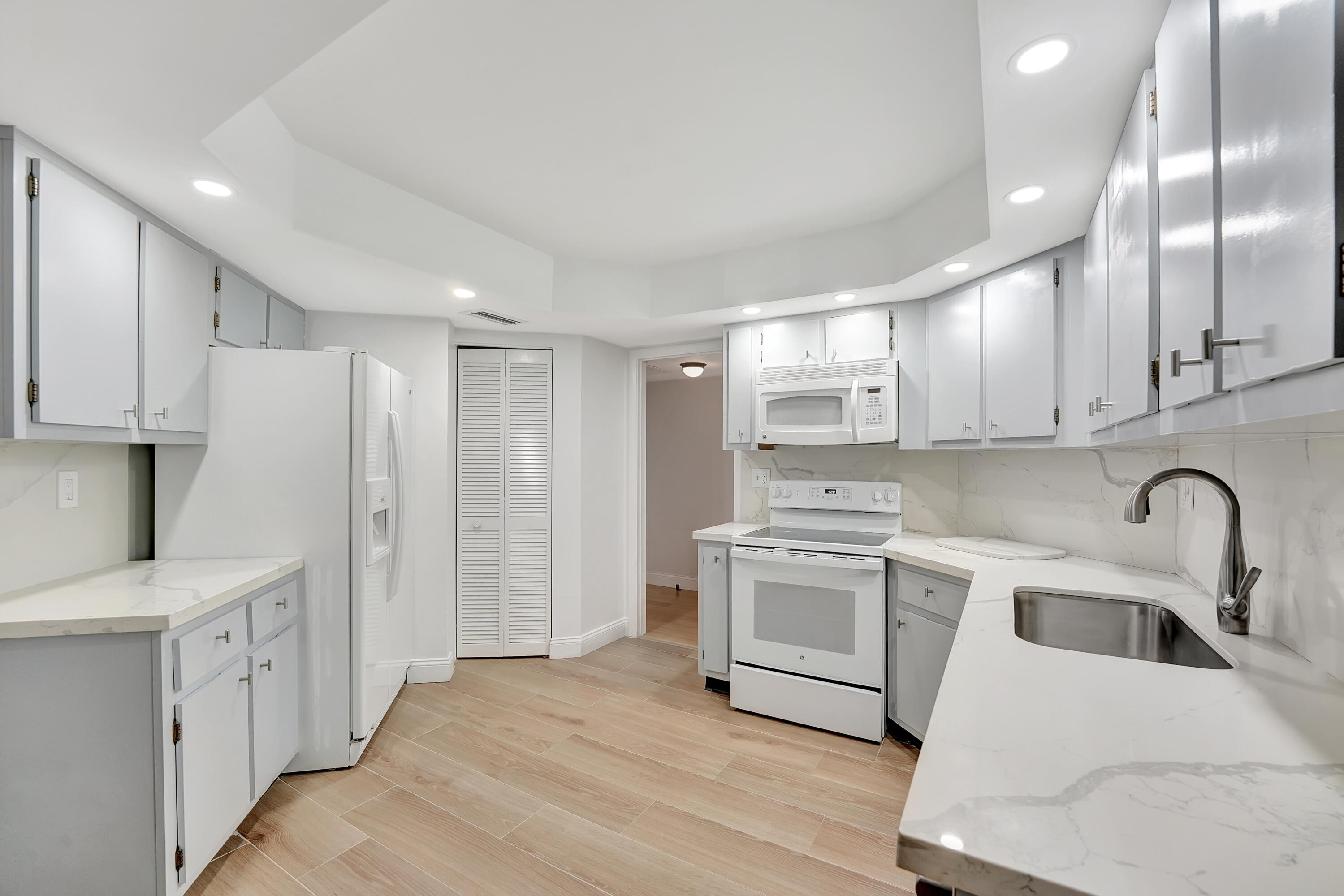 6372 La Costa Drive 403