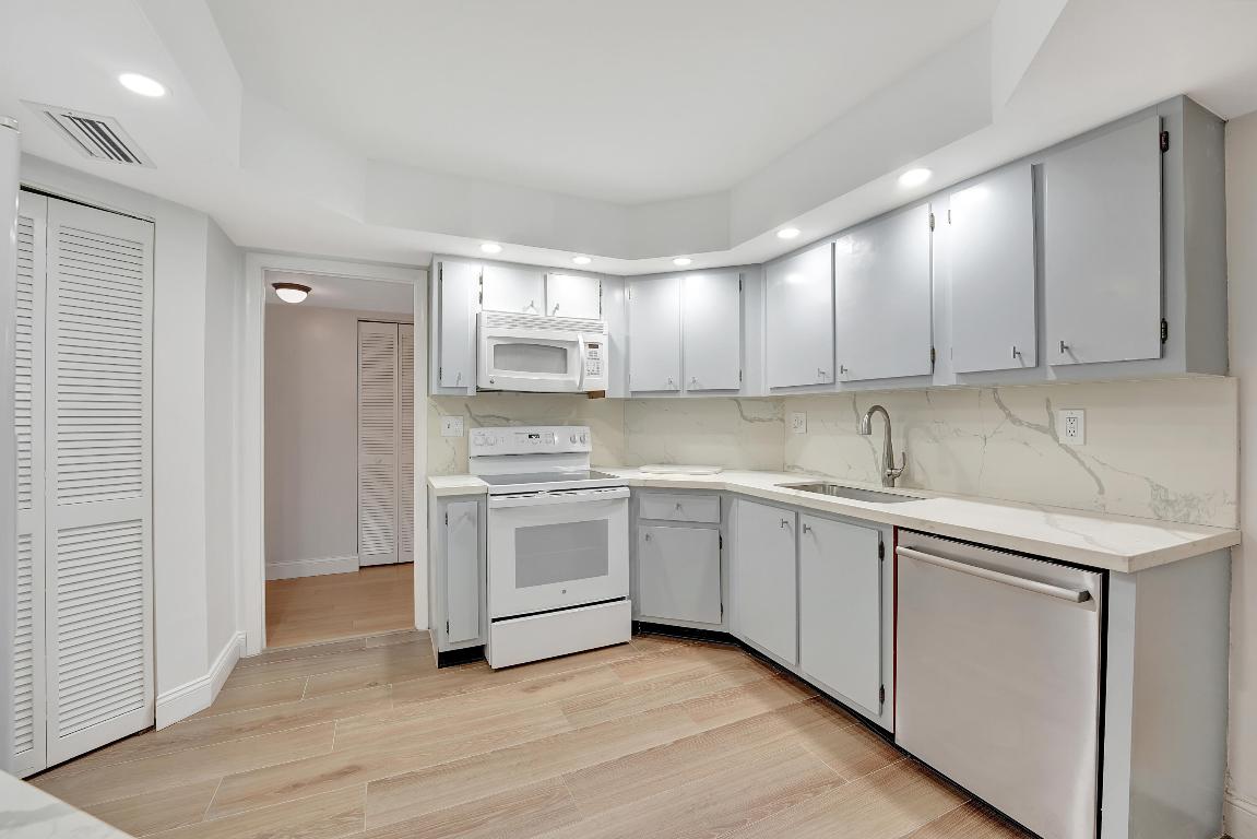 6372 La Costa Drive 403