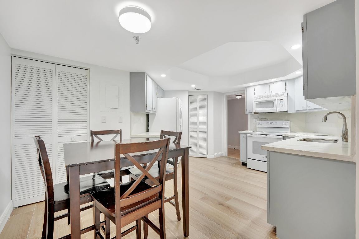 6372 La Costa Drive 403