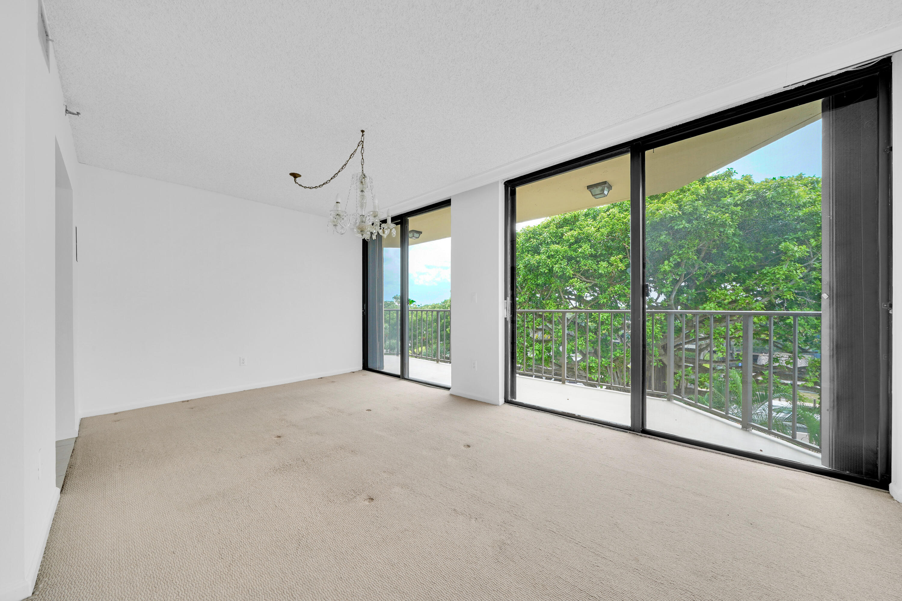 859 Jeffery Street 502