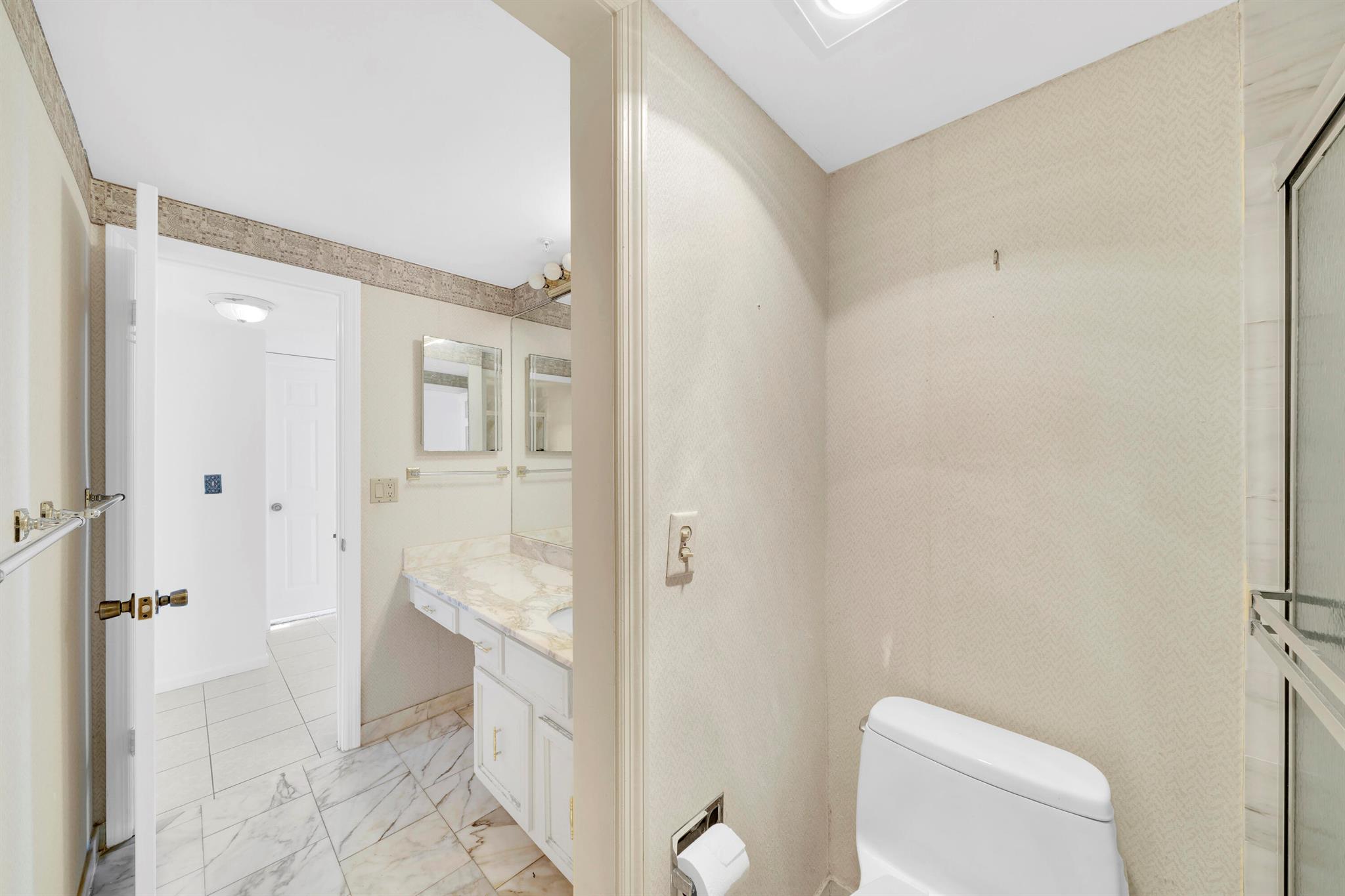 859 Jeffery Street 502