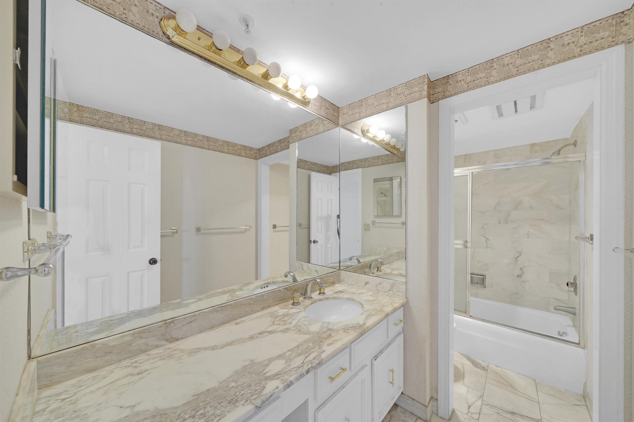 859 Jeffery Street 502