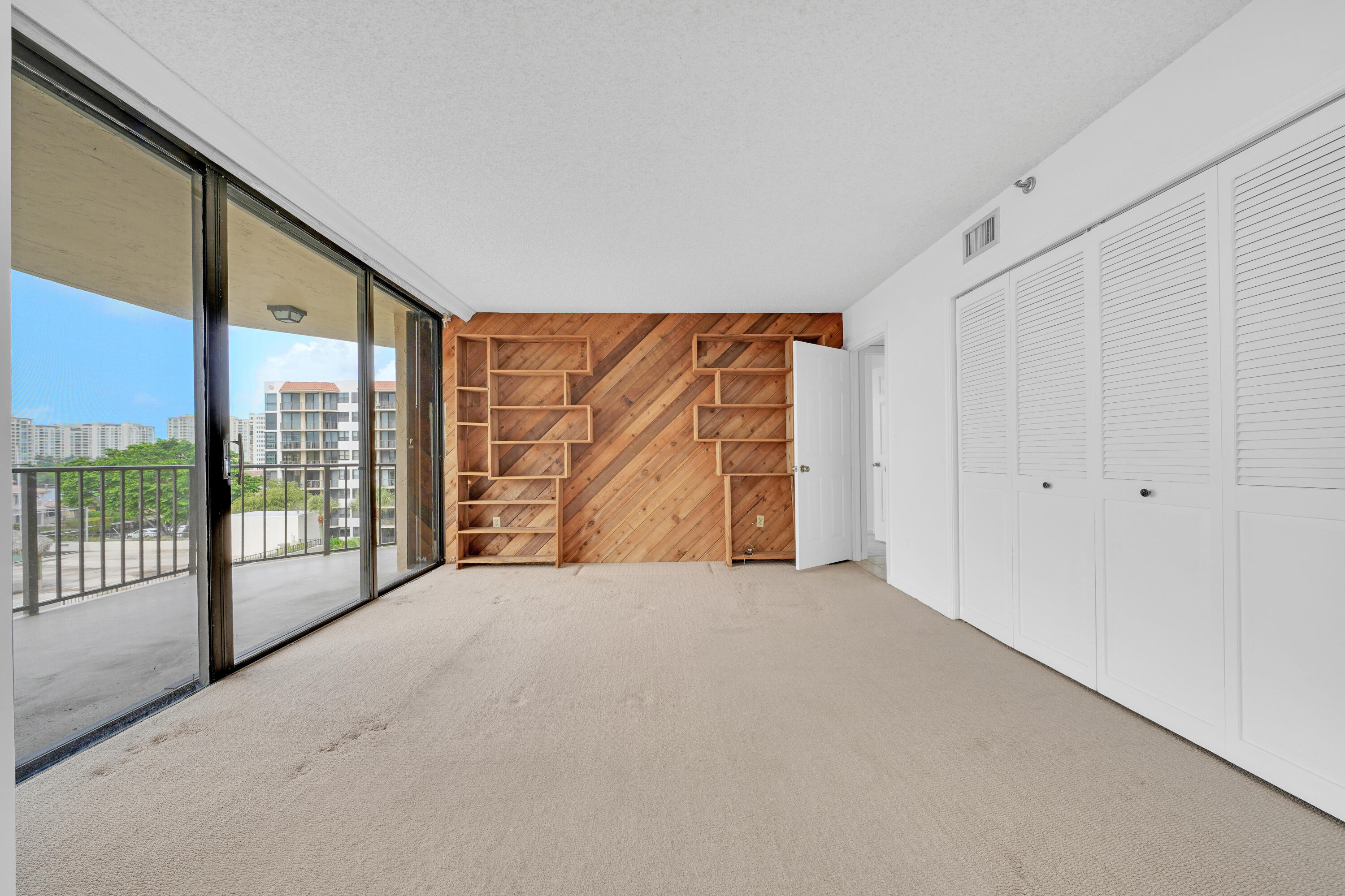 859 Jeffery Street 502