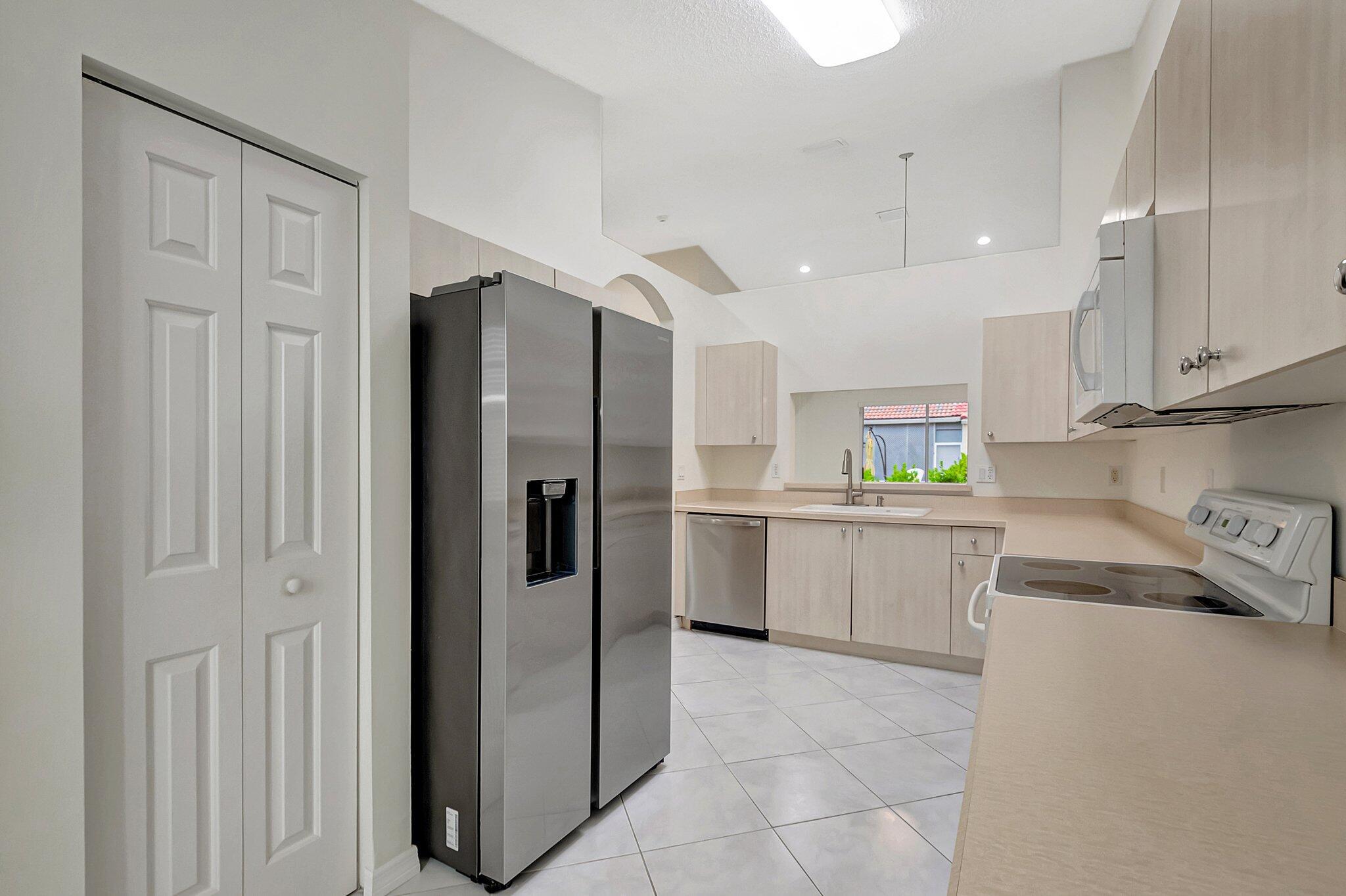6277 Heliconia Road