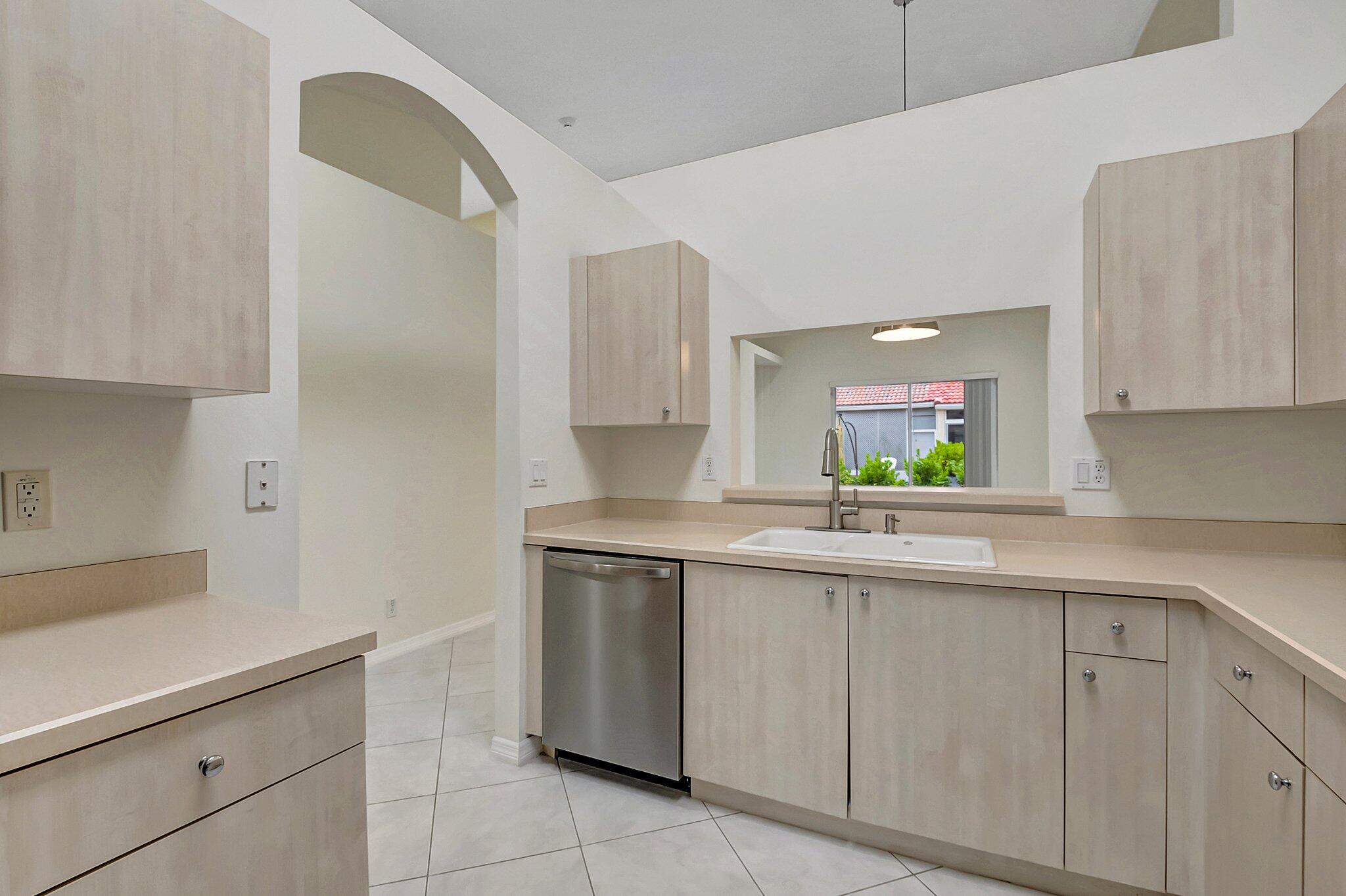 6277 Heliconia Road