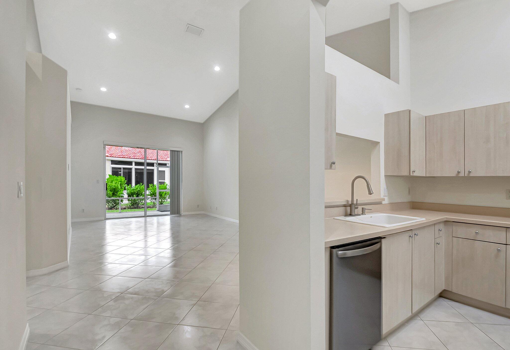 6277 Heliconia Road