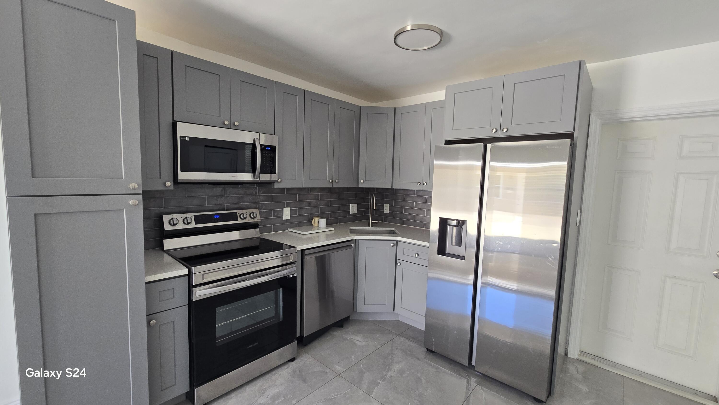 4761 NE 21 Terrace 1