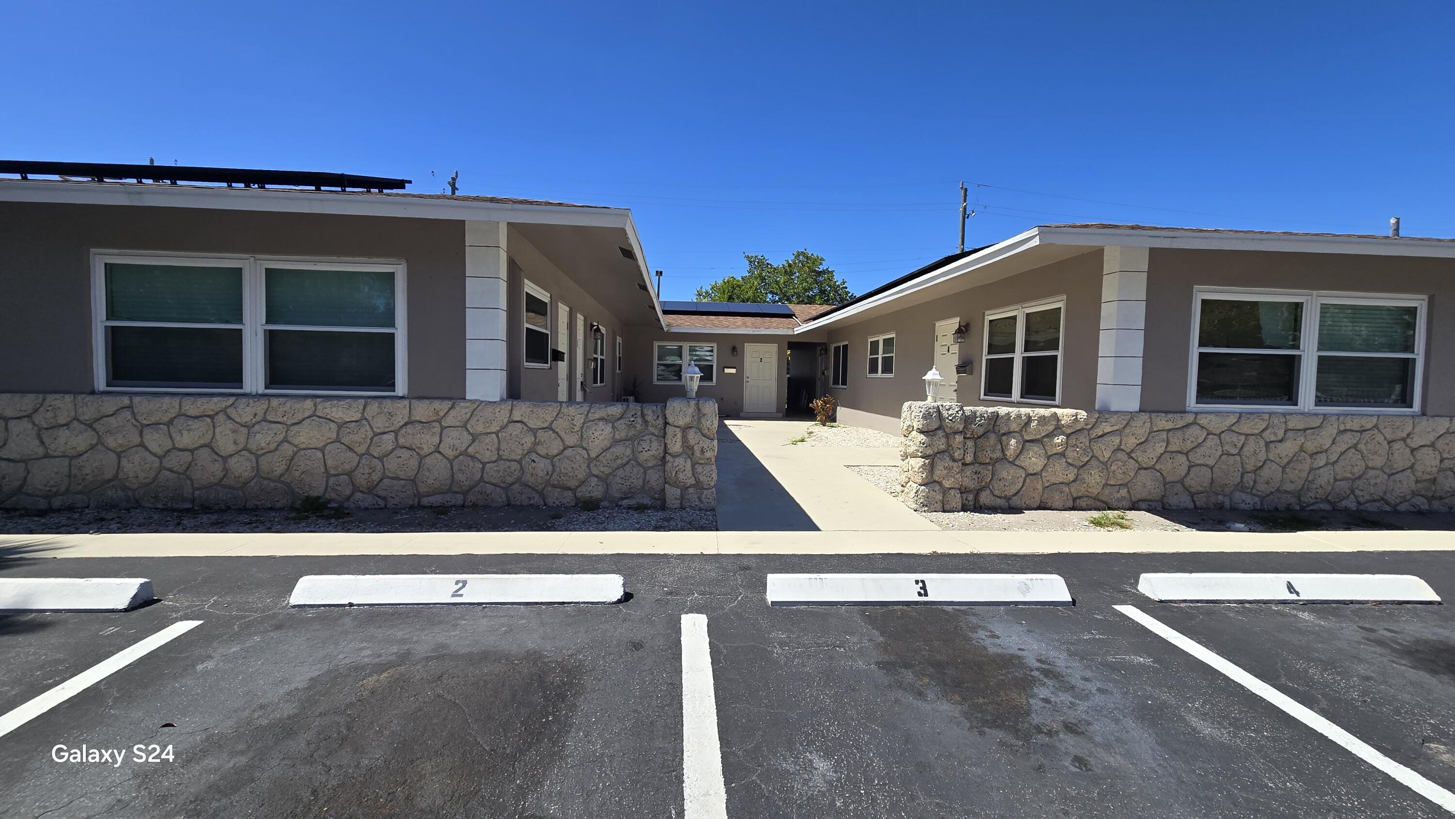 4761 NE 21 Terrace 1