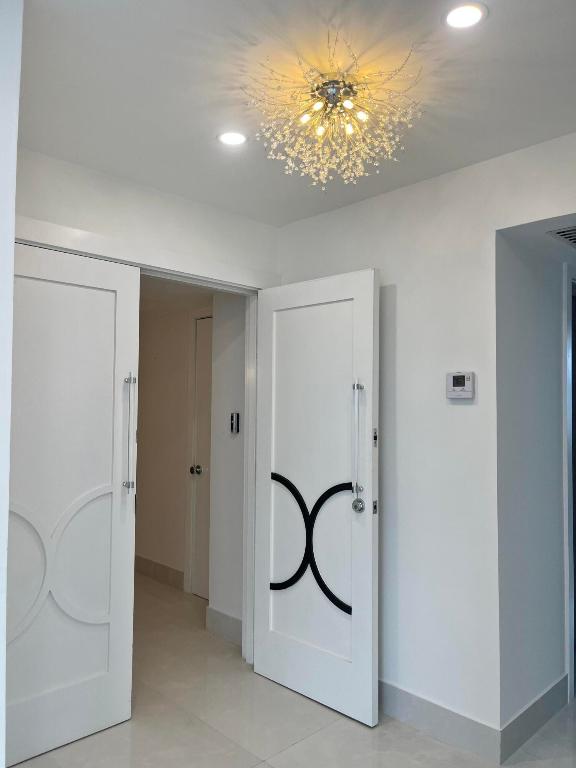 1180 S Ocean Boulevard 8-A