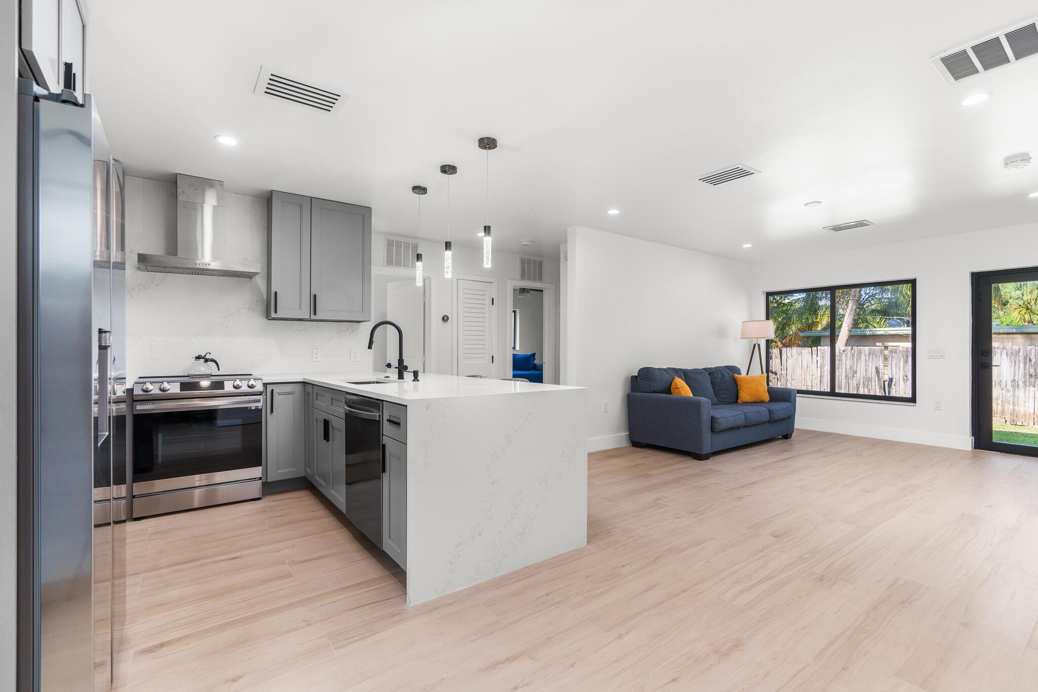 305 De Carie Street