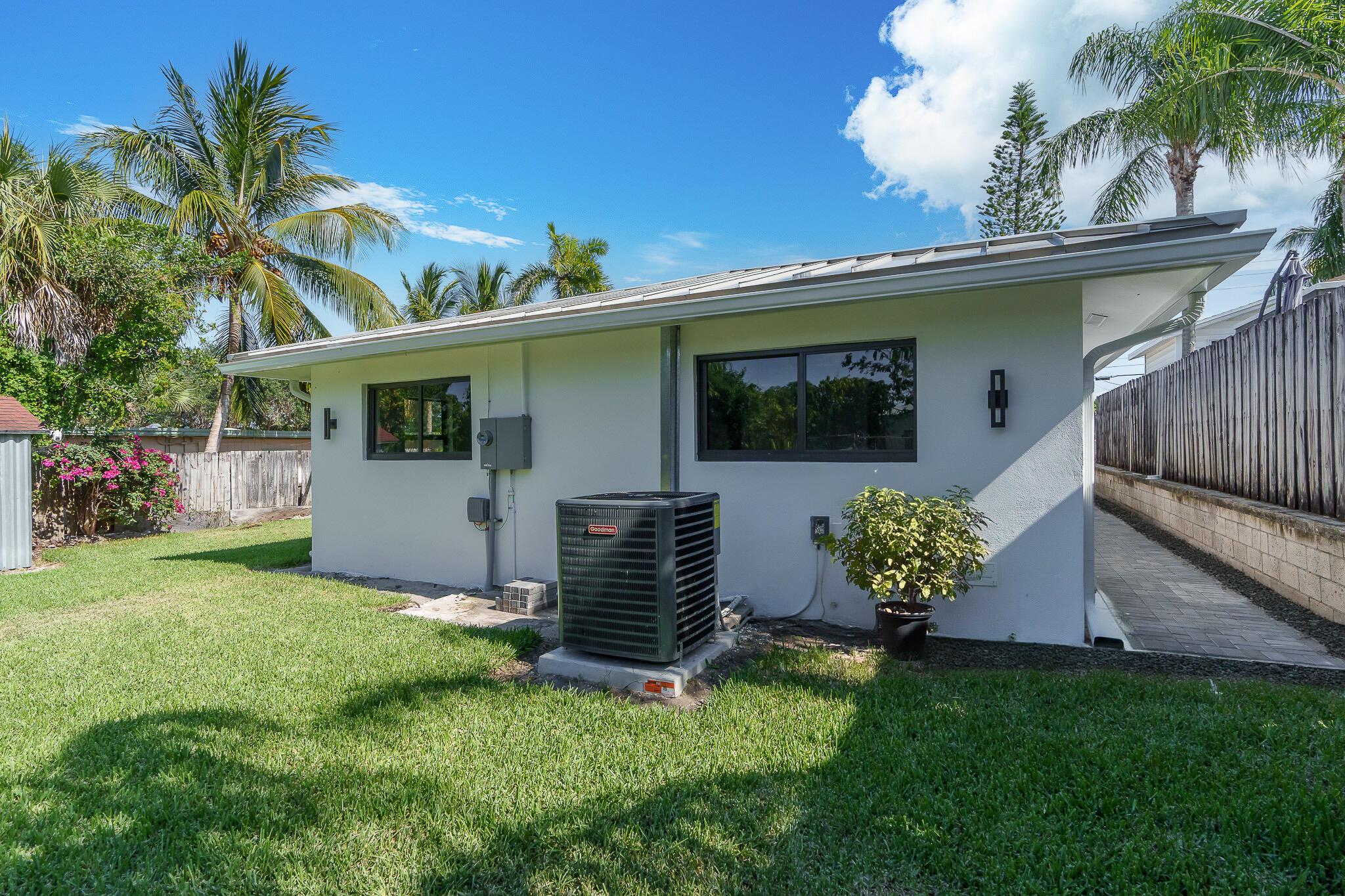 305 De Carie Street
