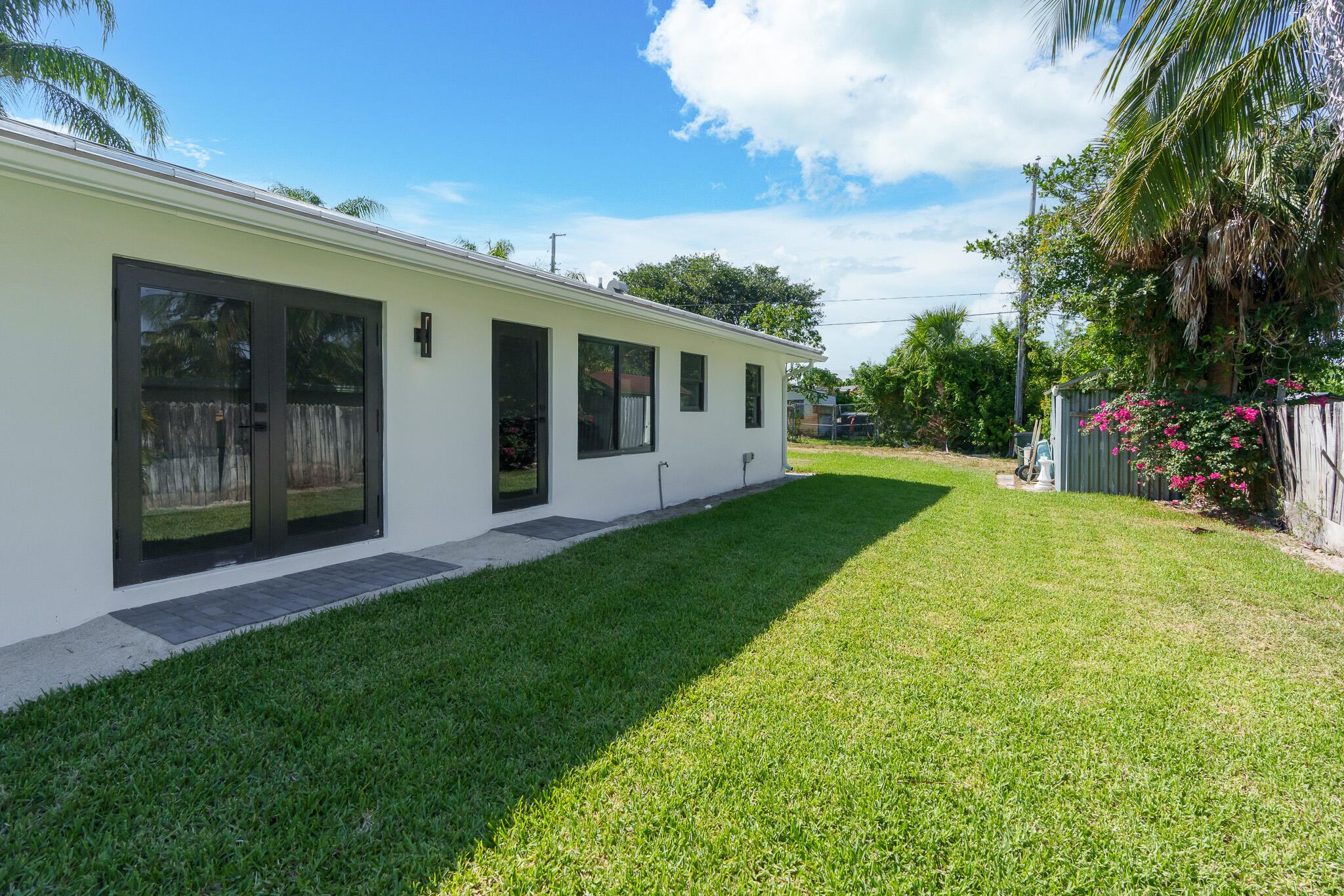 305 De Carie Street