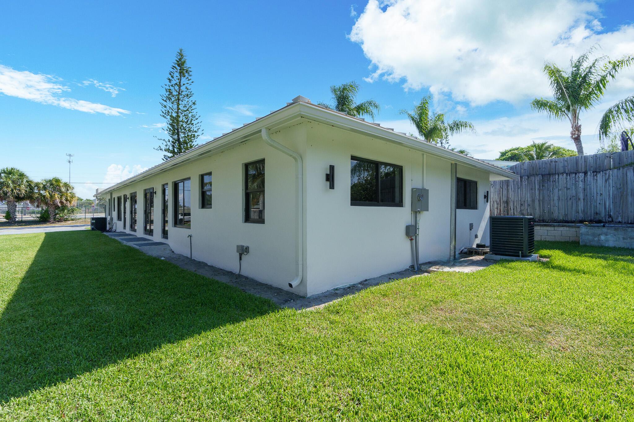 305 De Carie Street