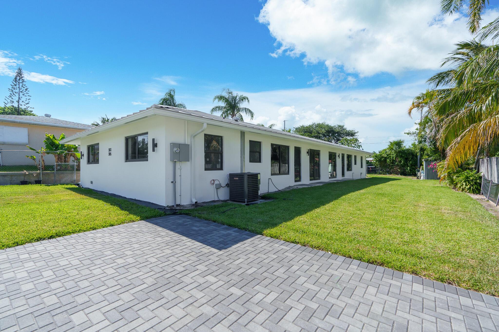 305 De Carie Street