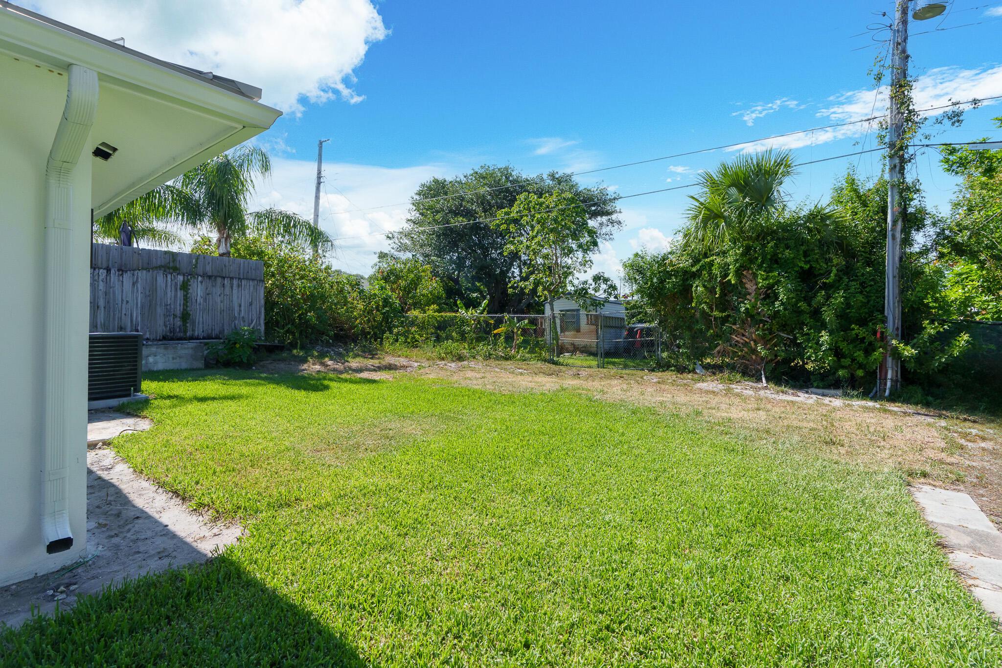 305 De Carie Street