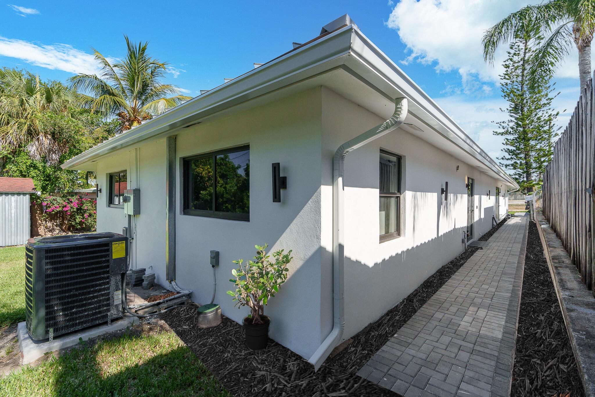 305 De Carie Street