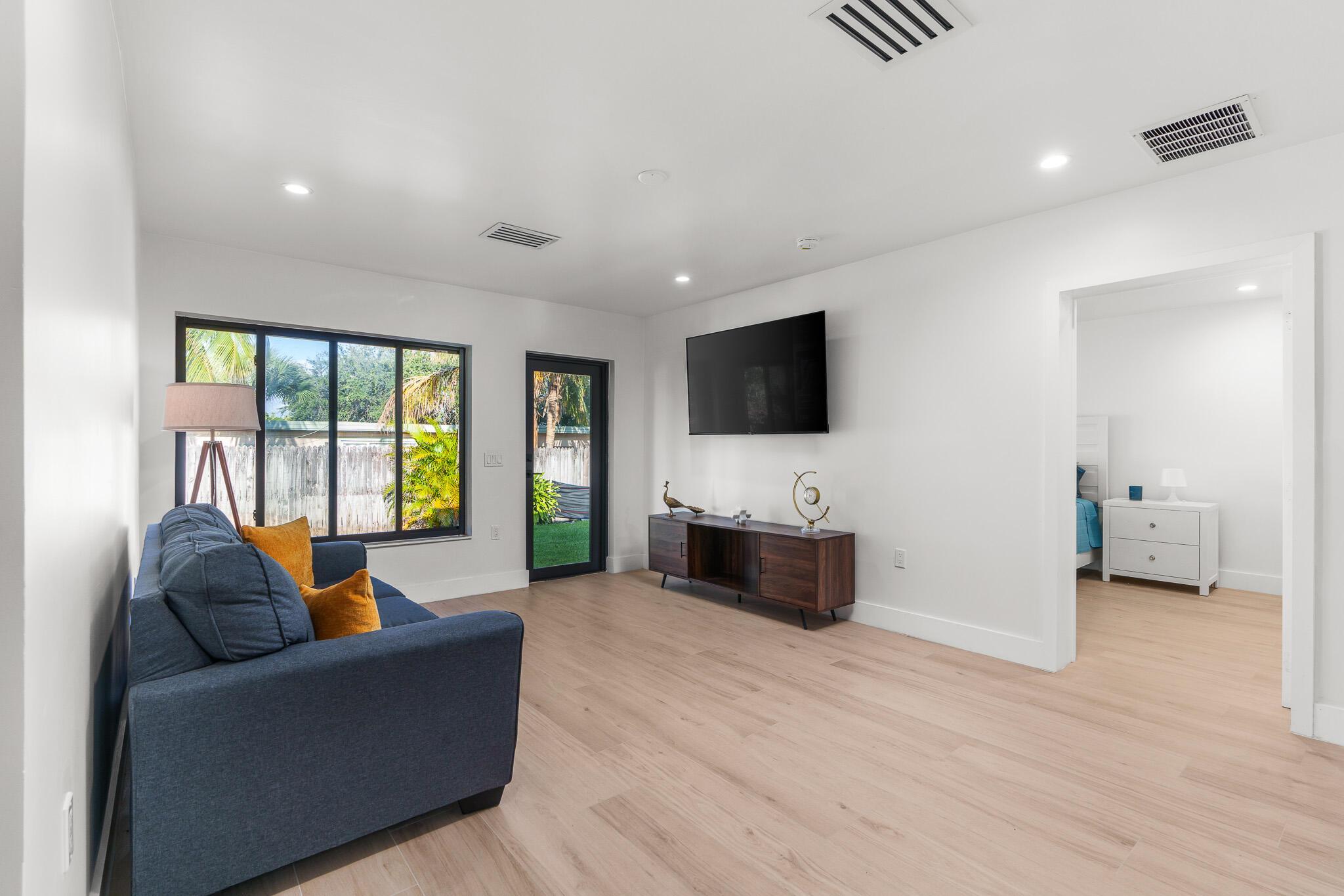 305 De Carie Street