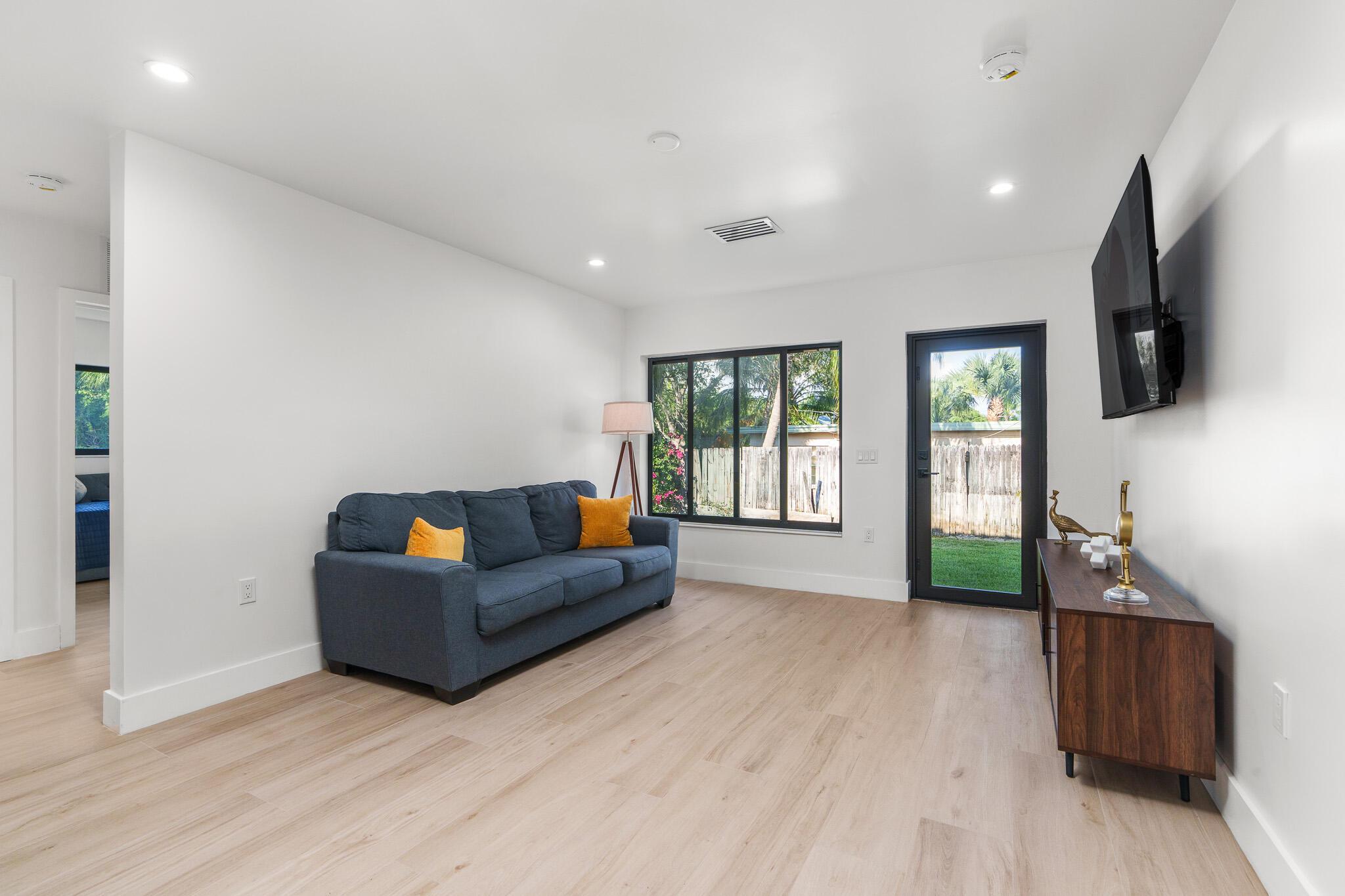 305 De Carie Street