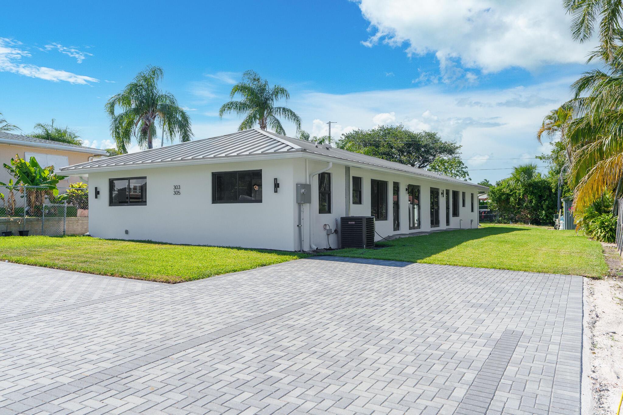 305 De Carie Street