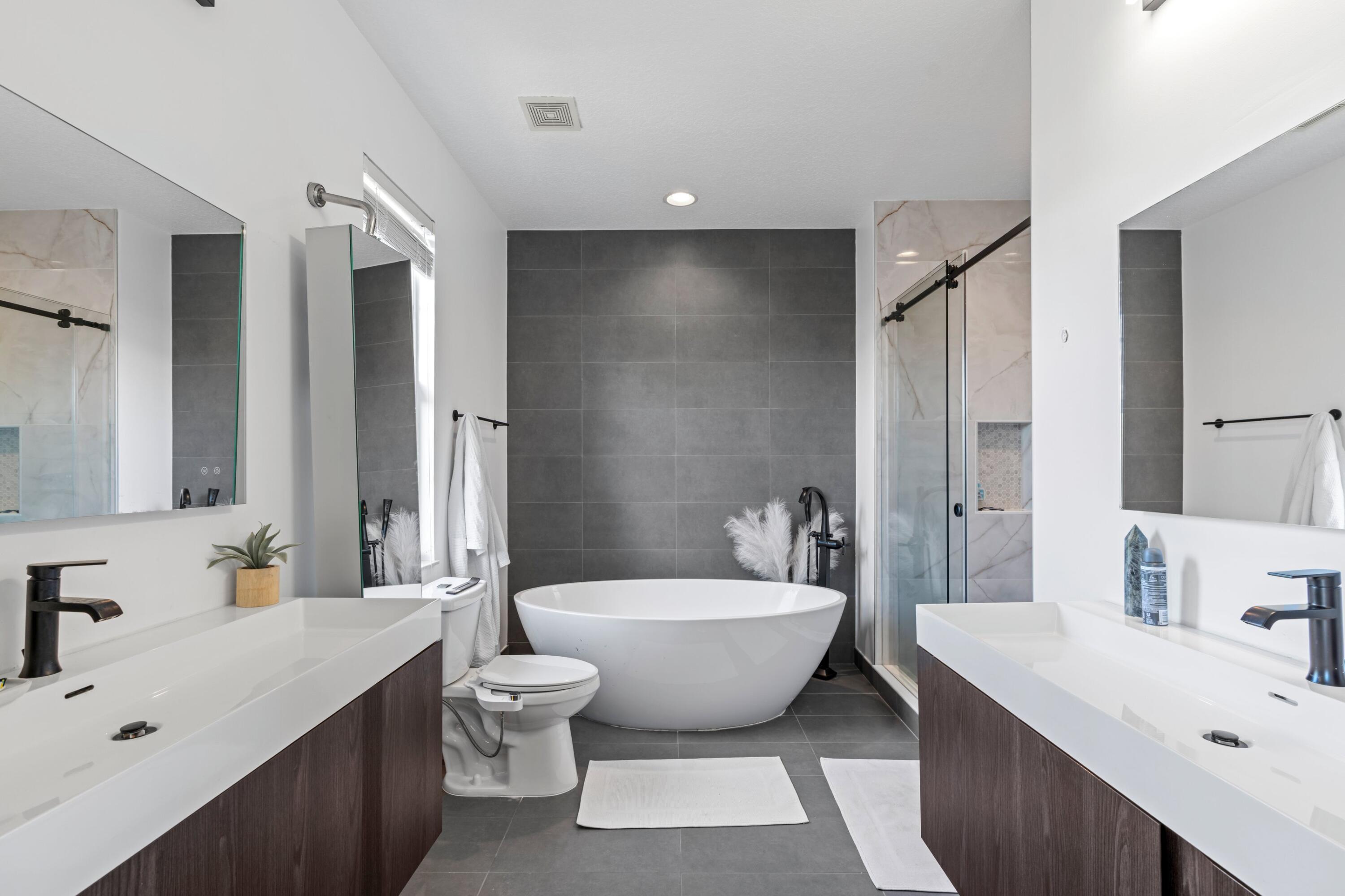 559 NW 35th Place