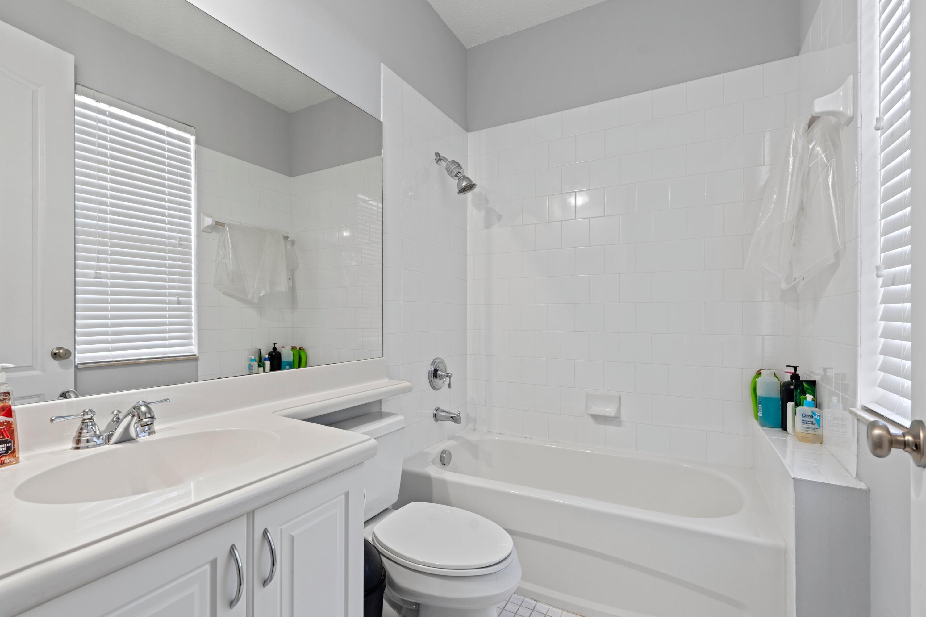 559 NW 35th Place