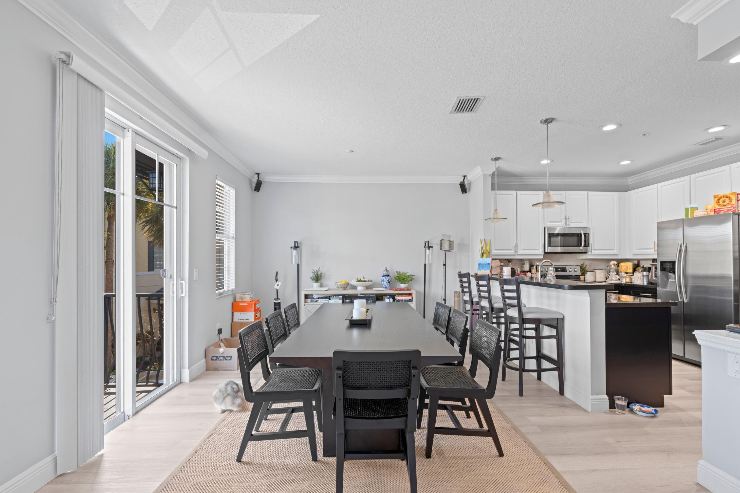 559 NW 35th Place