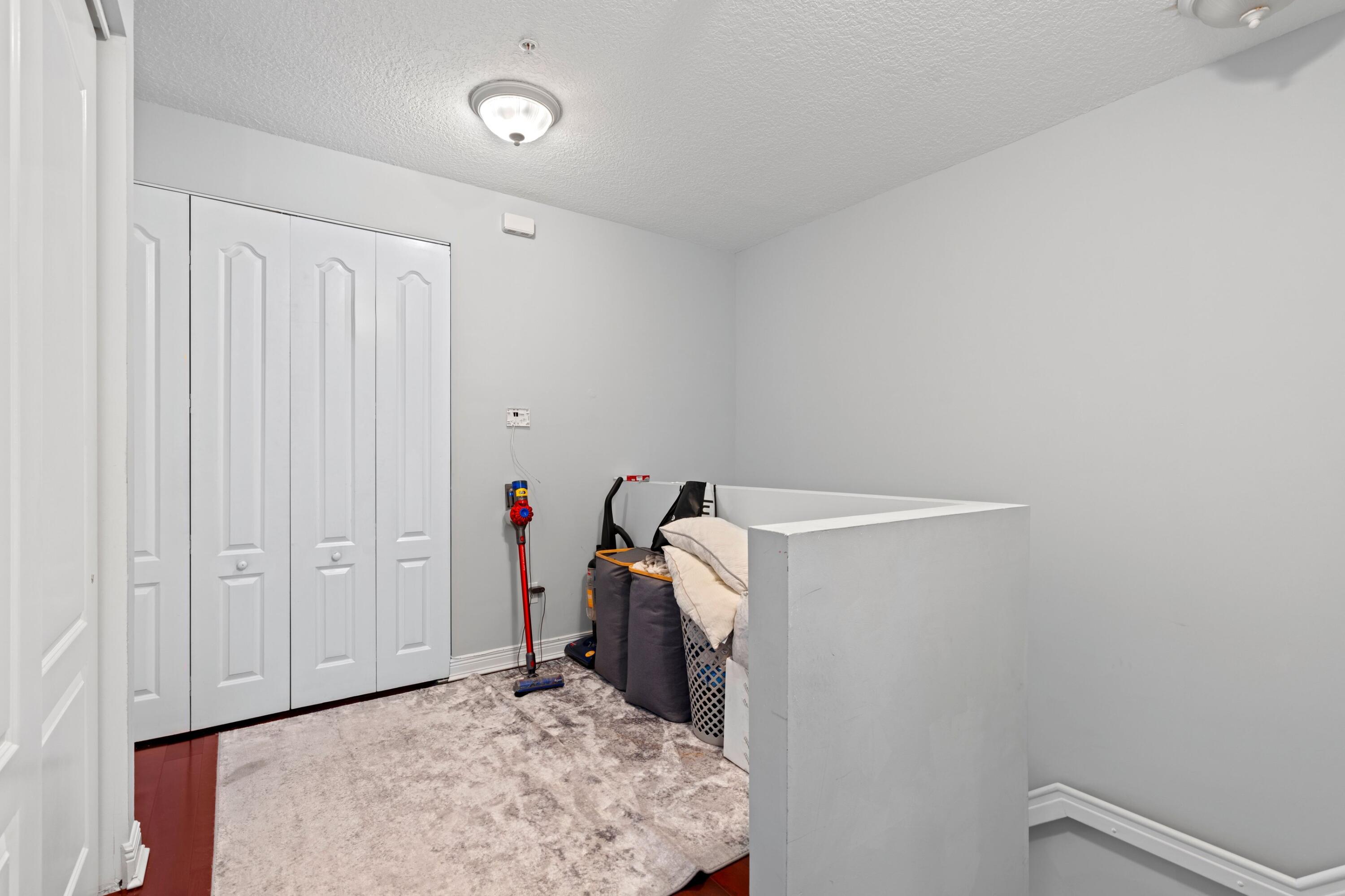 559 NW 35th Place