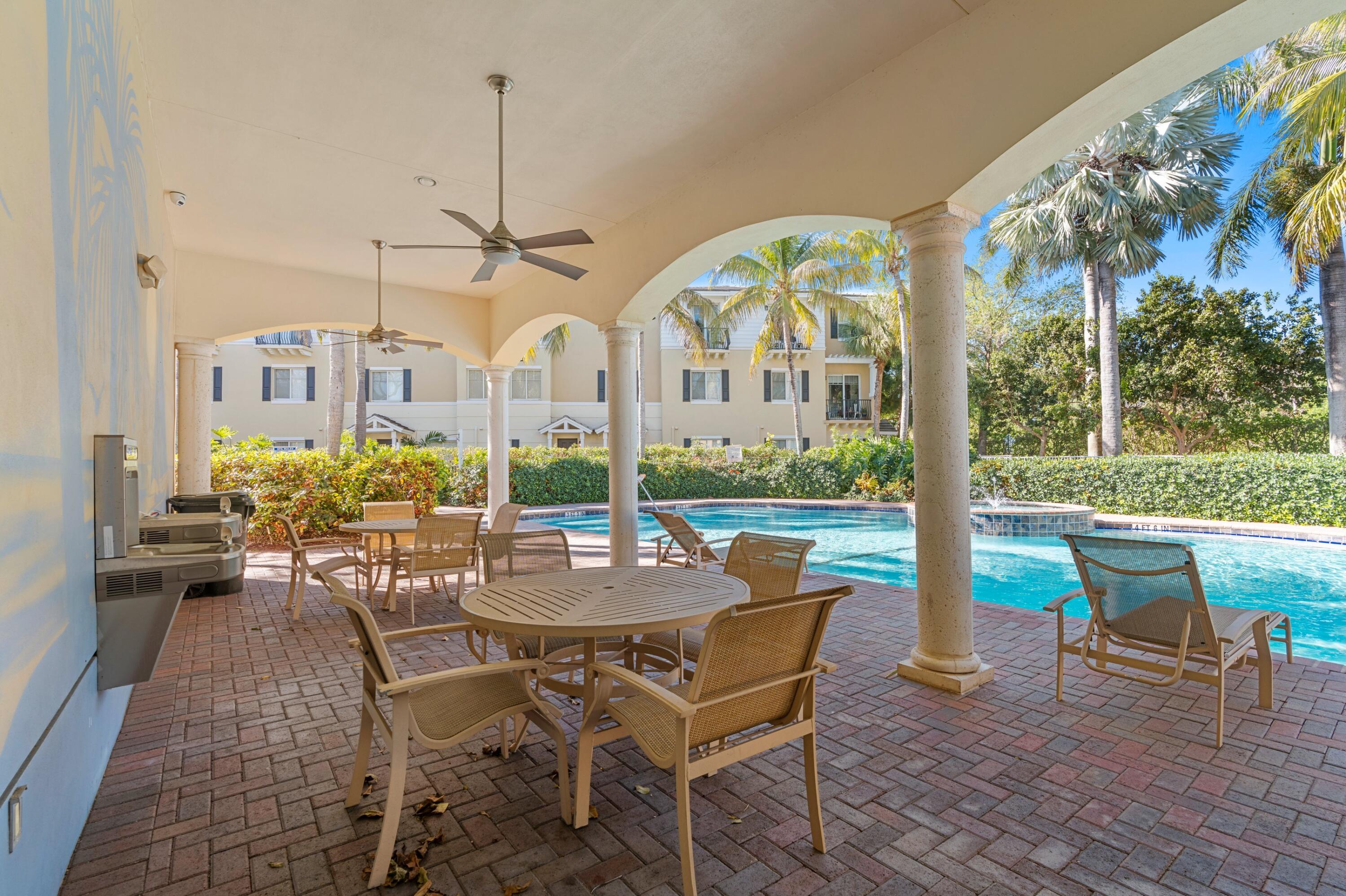 559 NW 35th Place