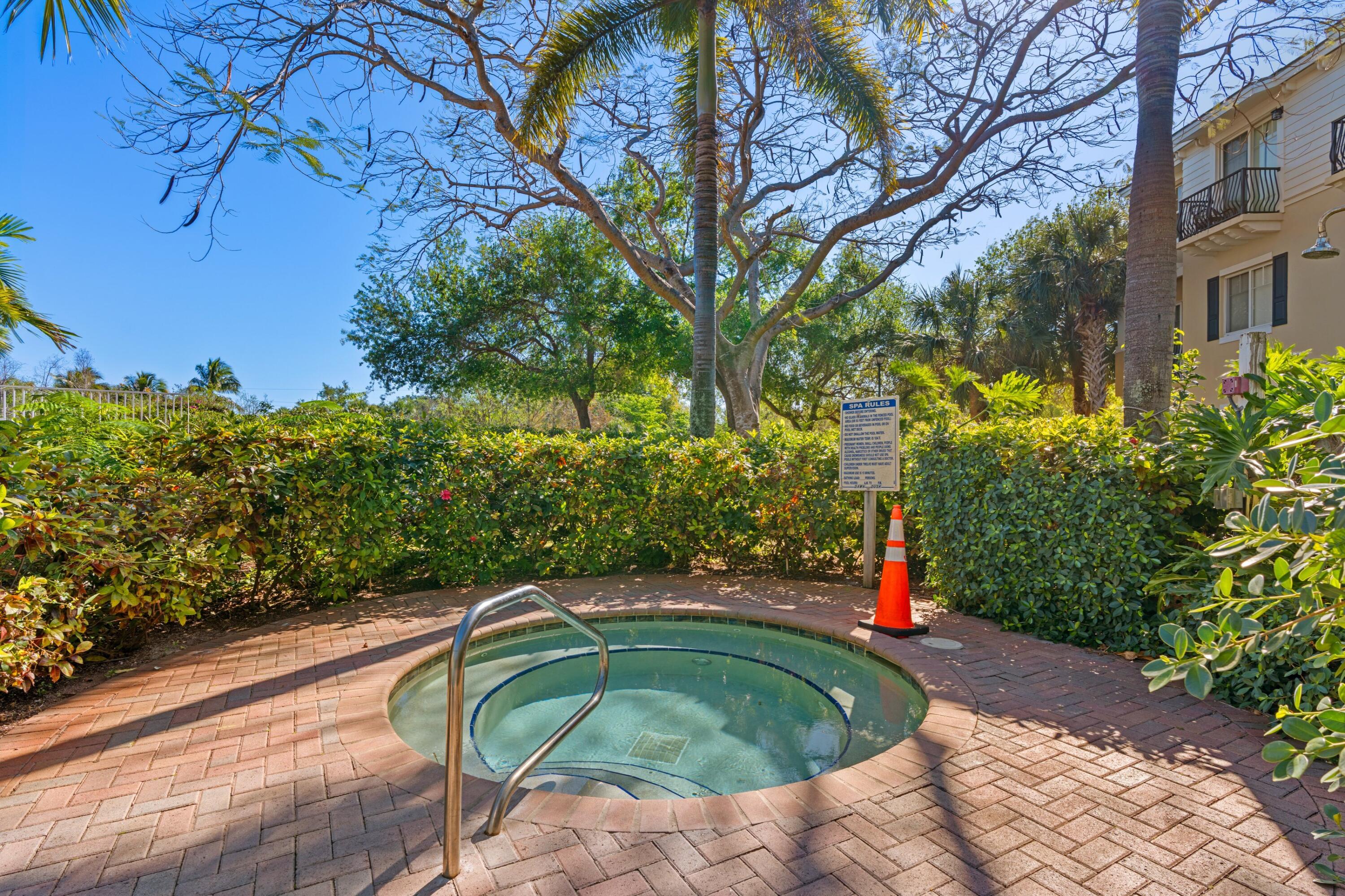 559 NW 35th Place