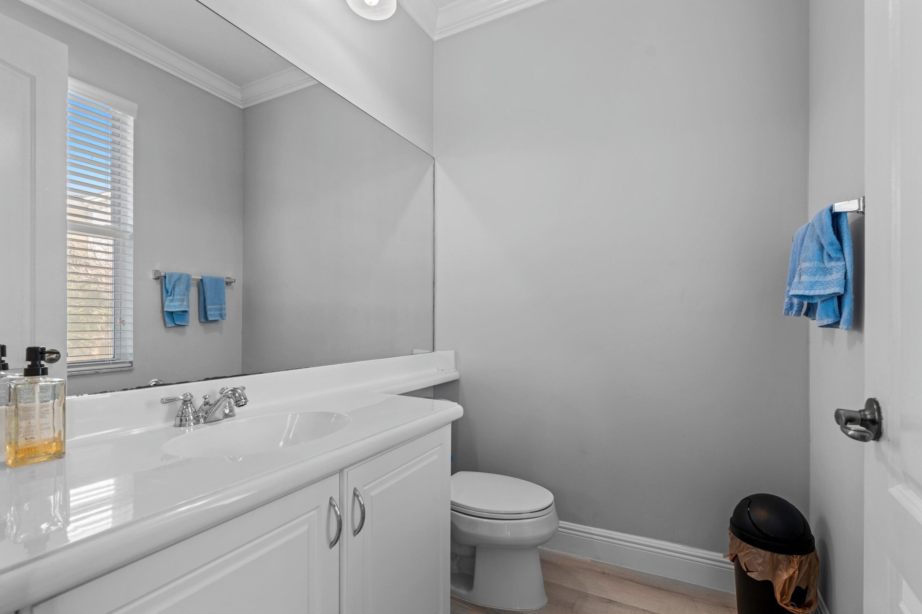 559 NW 35th Place