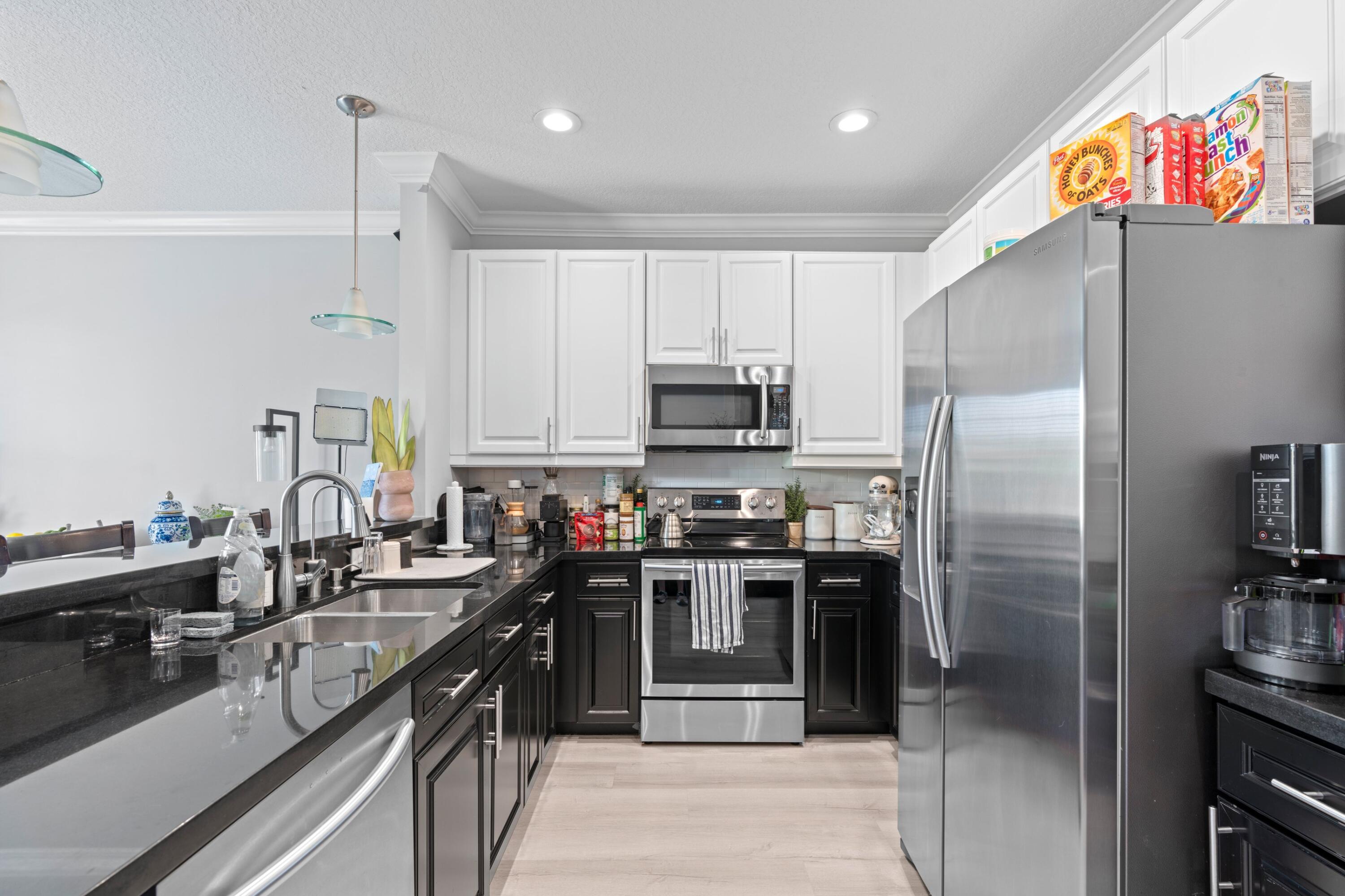 559 NW 35th Place