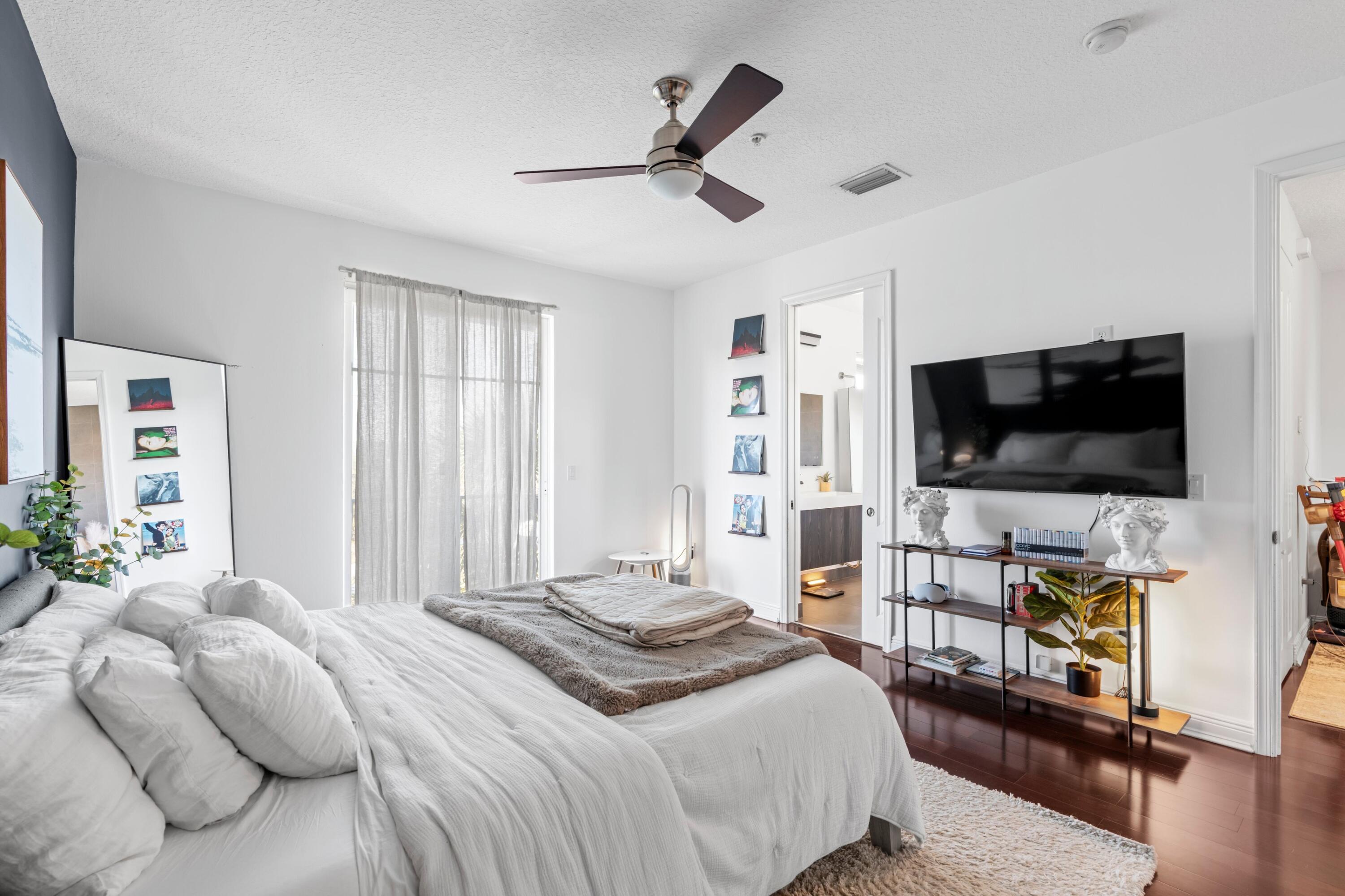 559 NW 35th Place