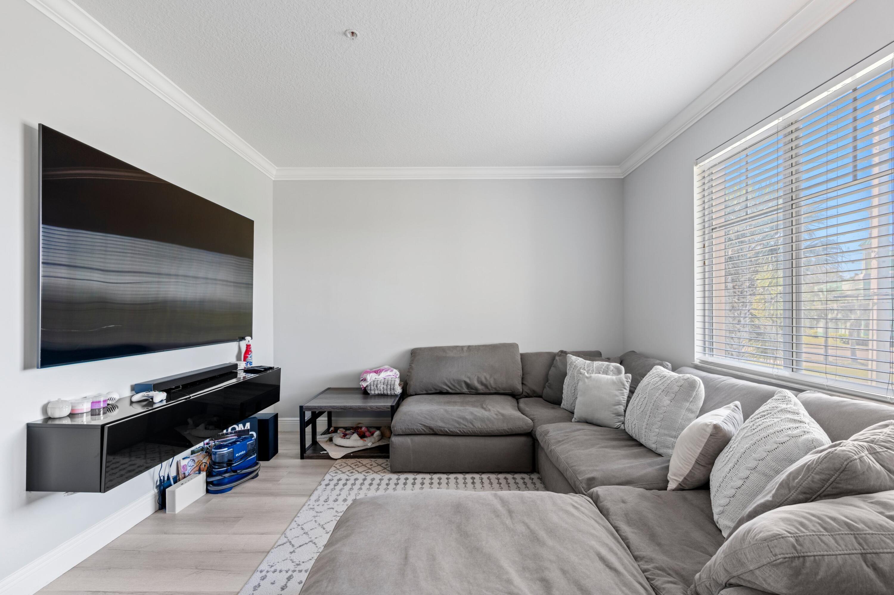 559 NW 35th Place