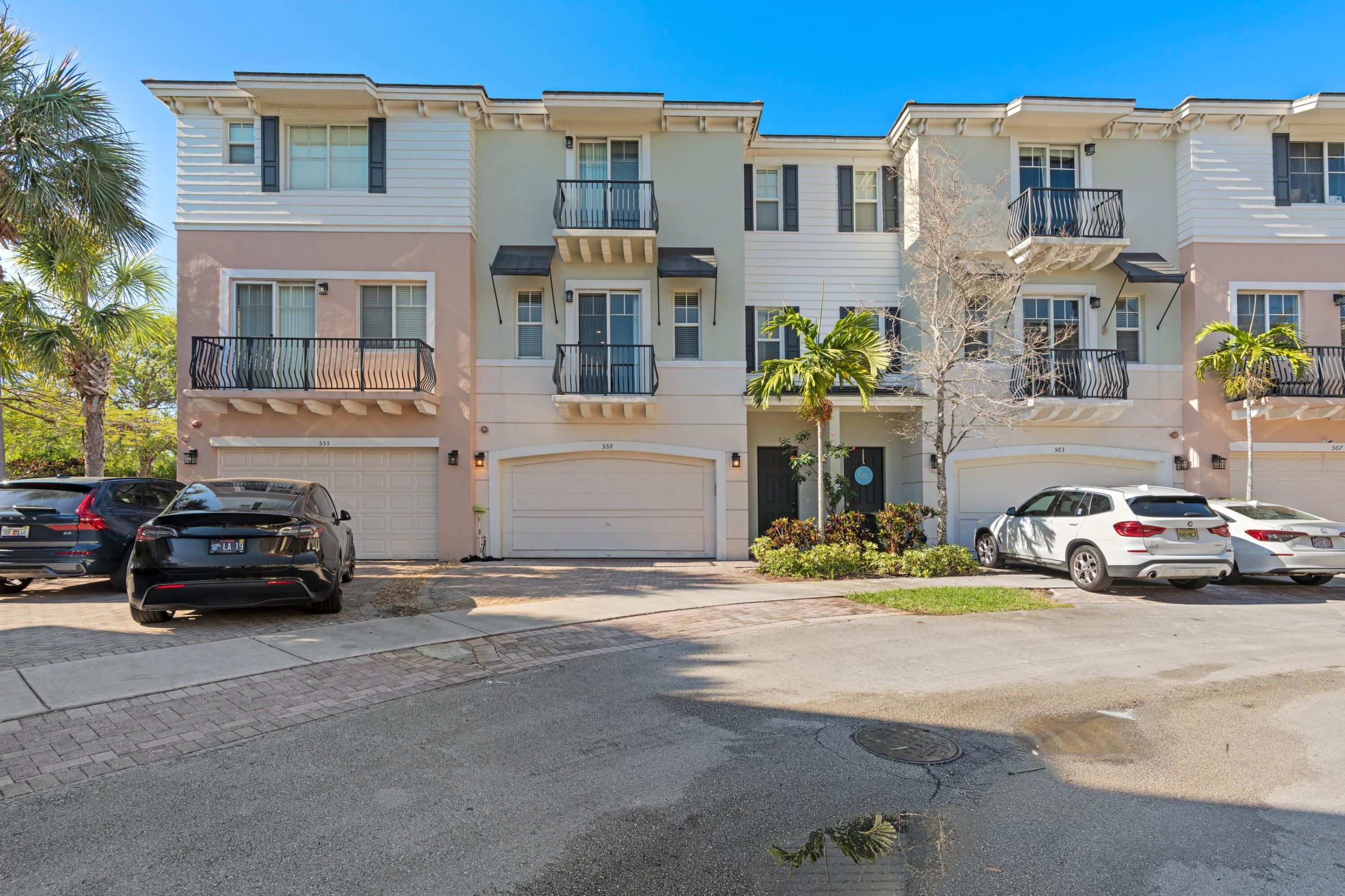559 NW 35th Place
