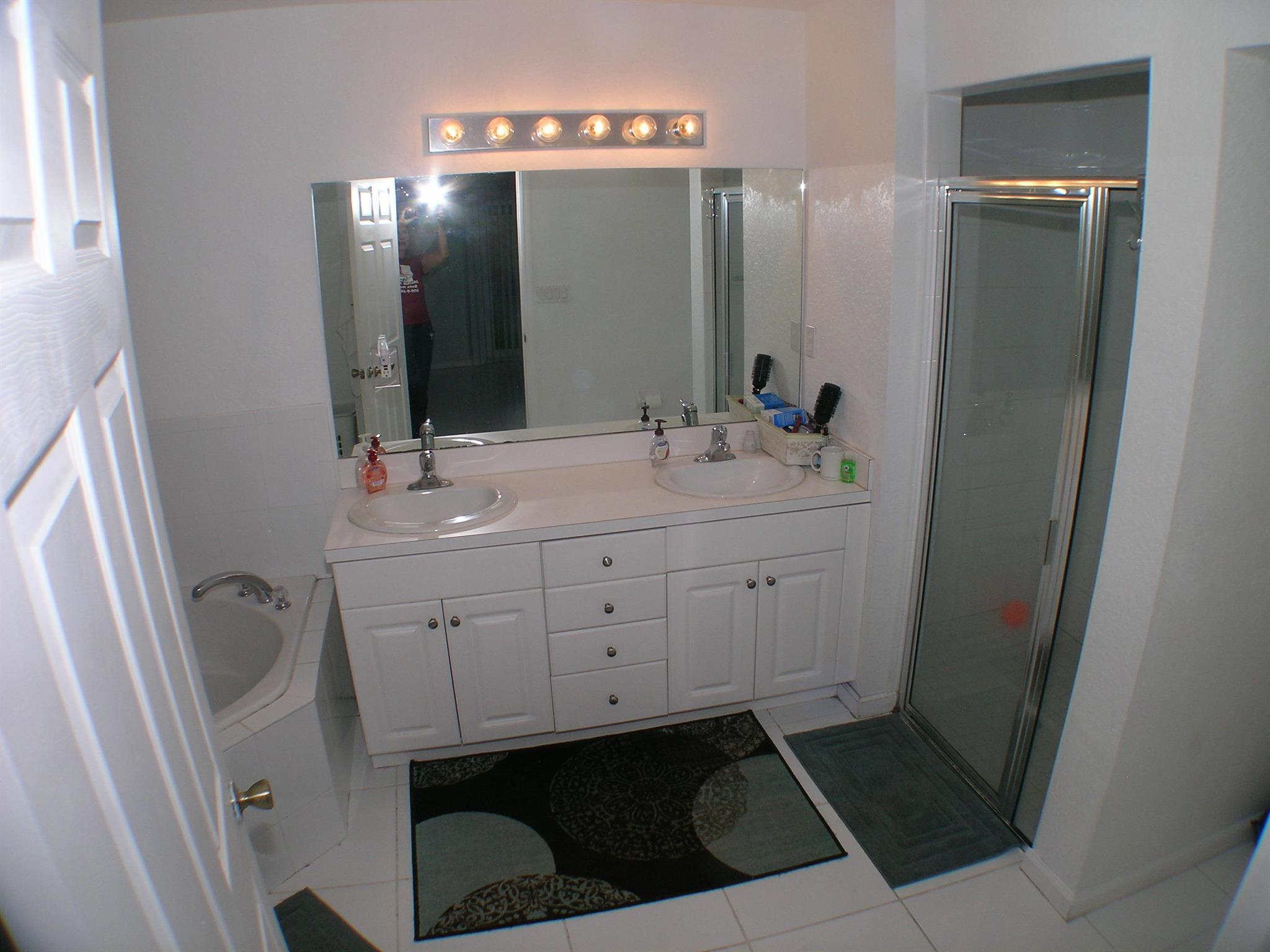 4885 Lincoln Road