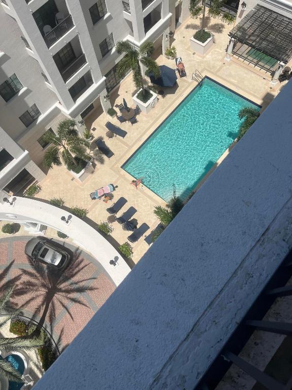 233 S Federal Highway Uph16