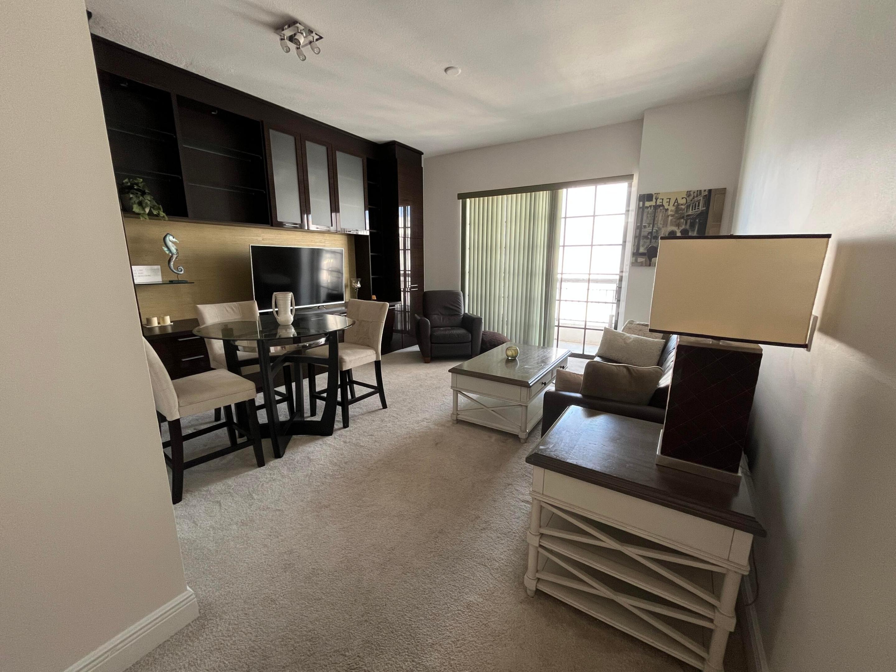 233 S Federal Highway Uph16