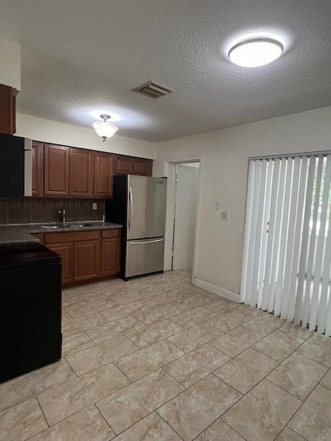 2712 Peer Lane 179